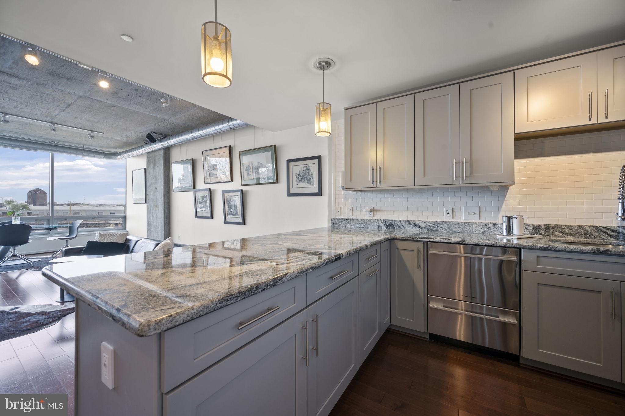 LOCUST POINT - Residential