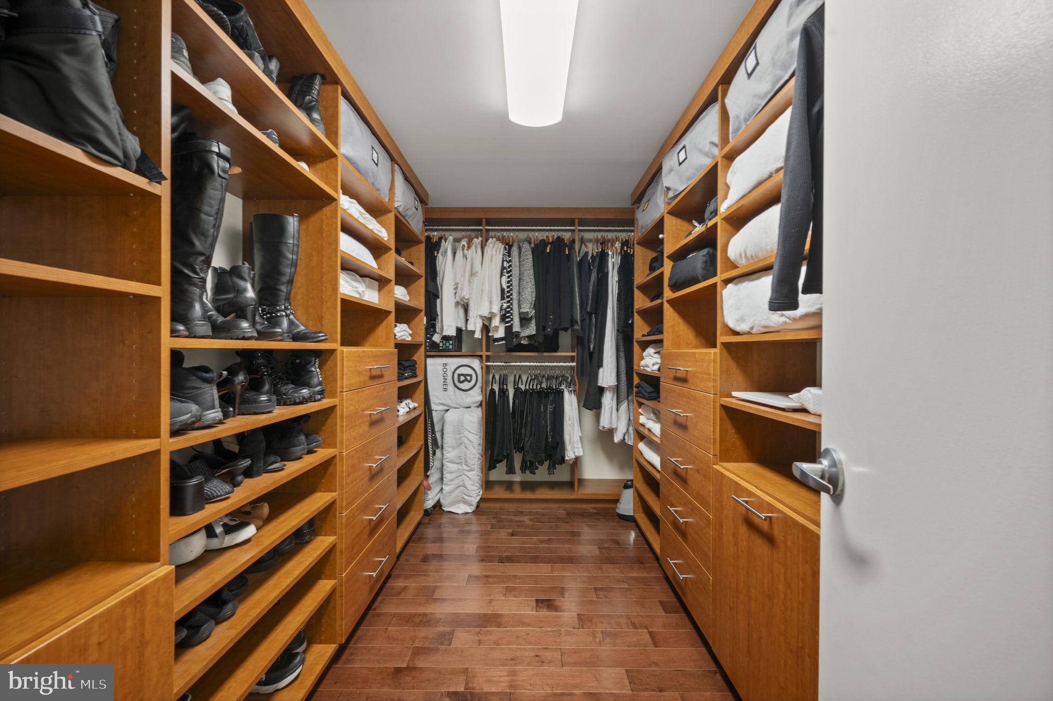 LOCUST POINT - Residential