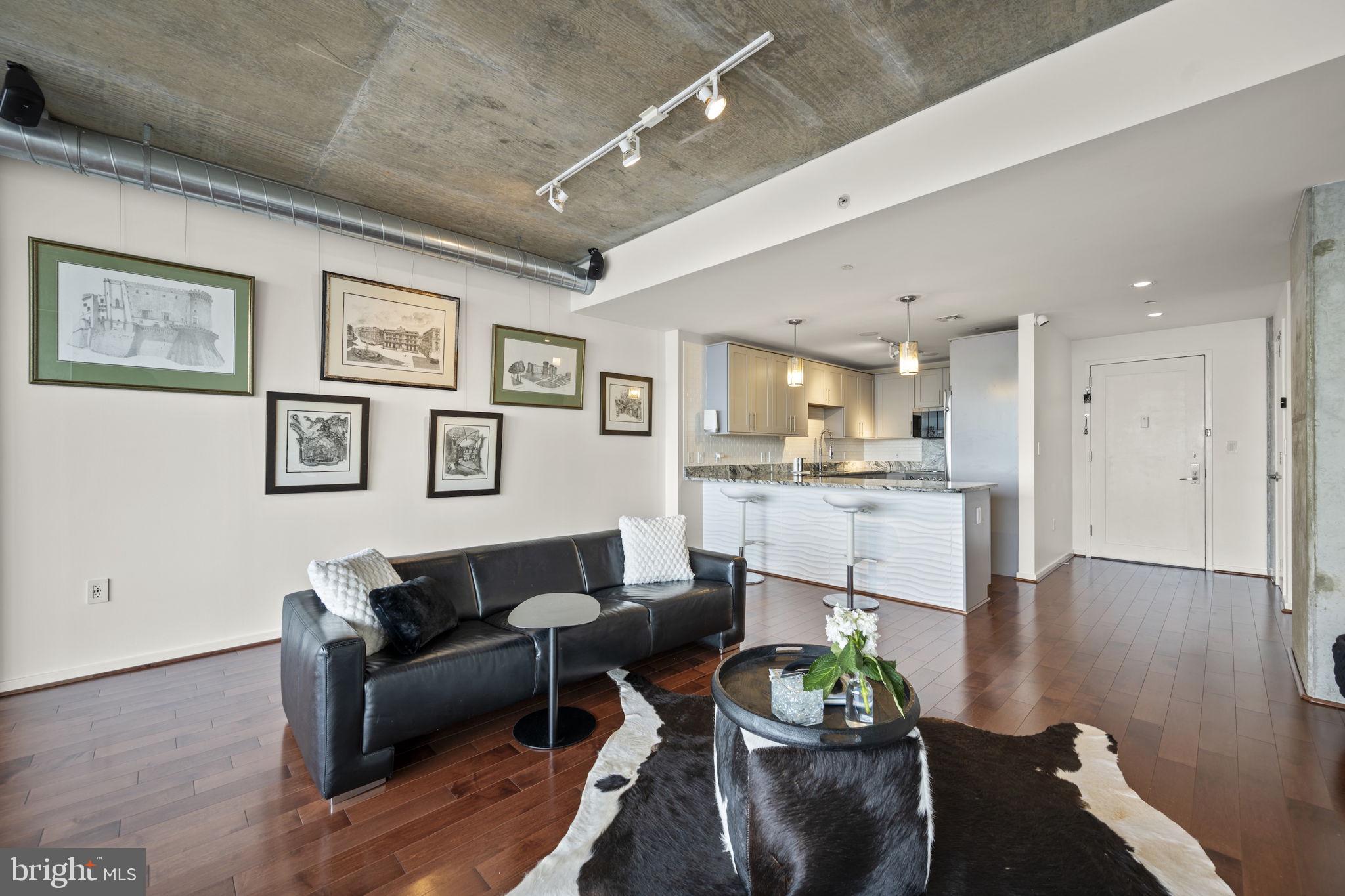 LOCUST POINT - Residential