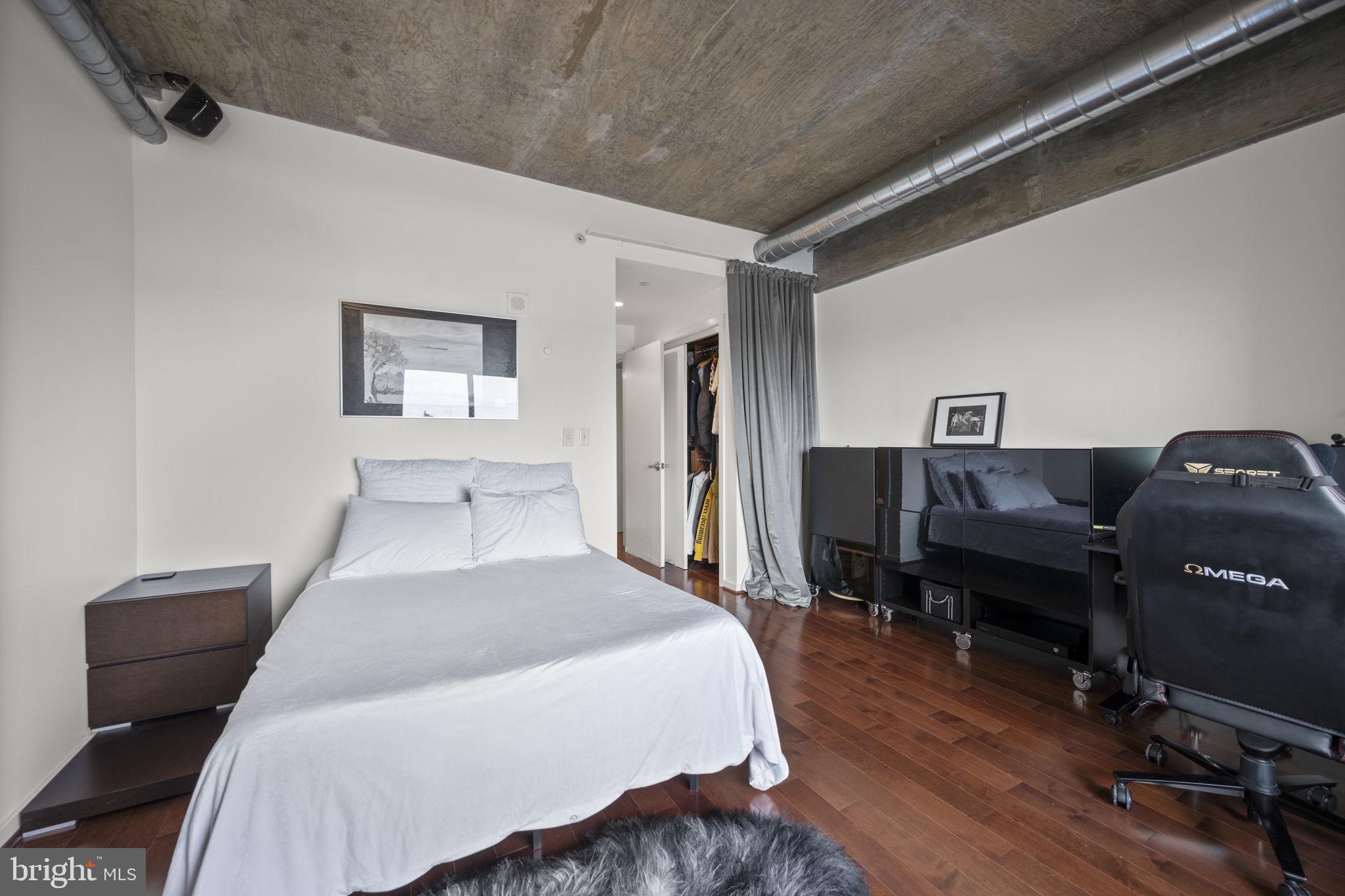 LOCUST POINT - Residential