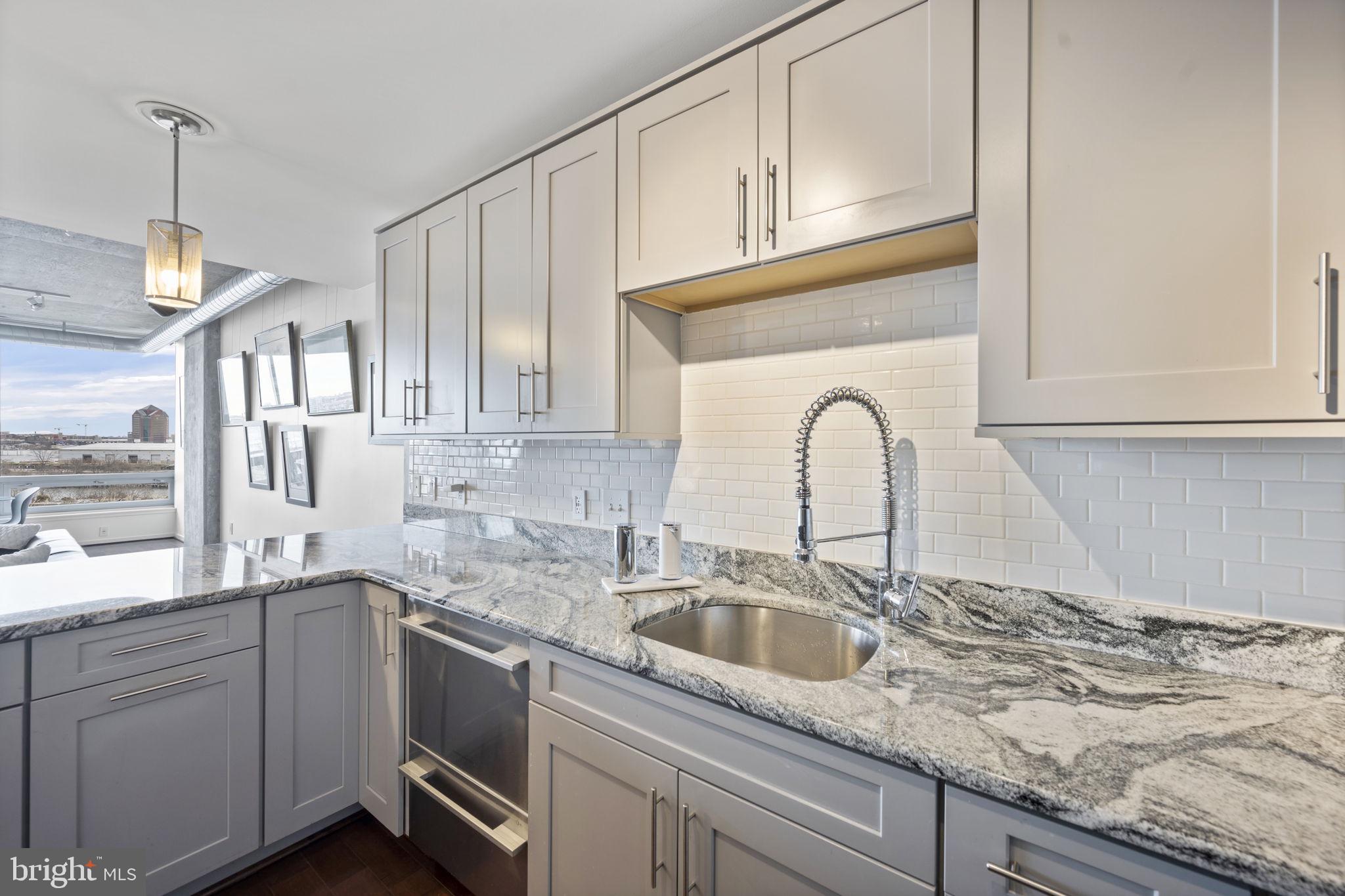 LOCUST POINT - Residential