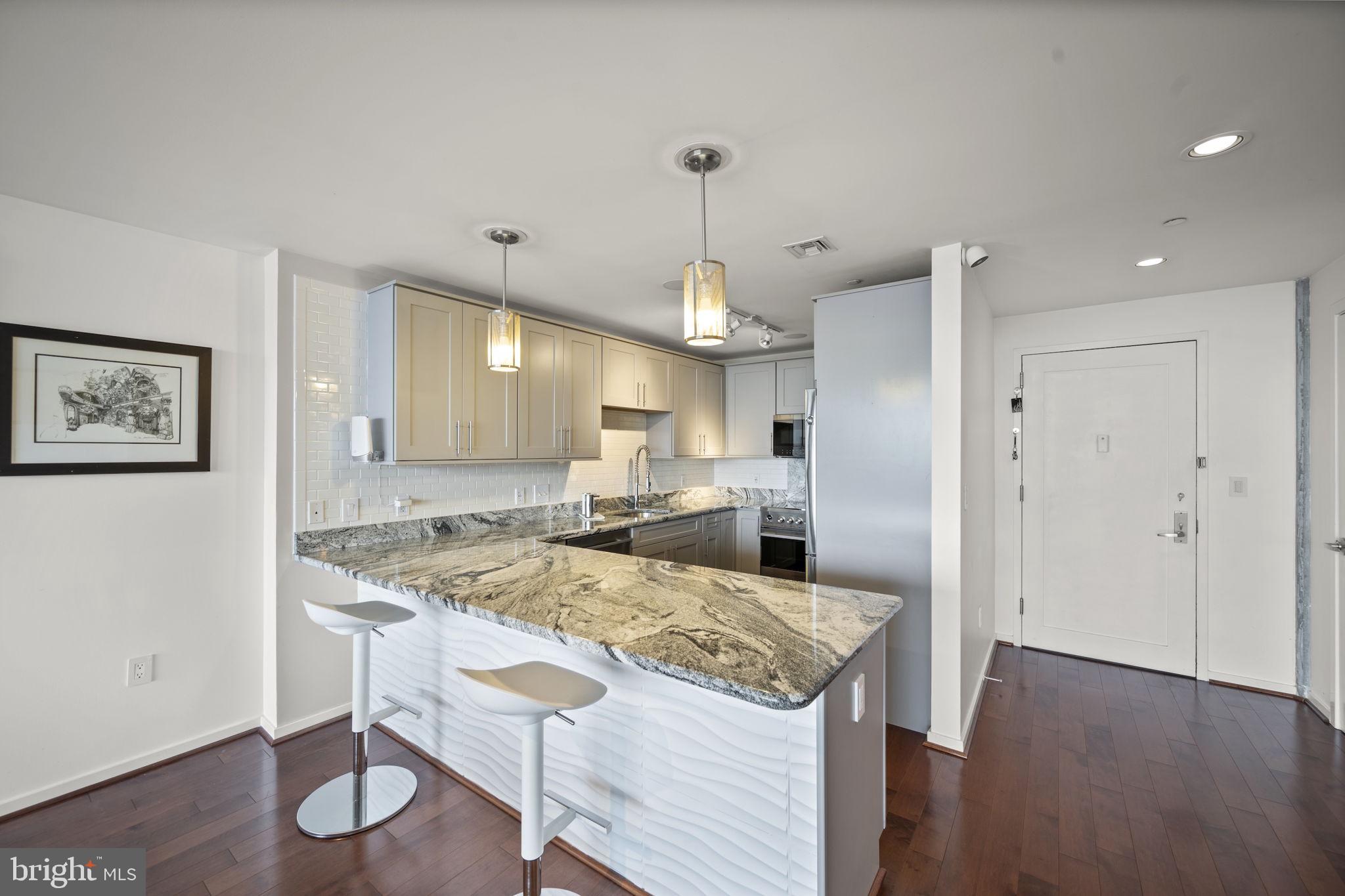 LOCUST POINT - Residential