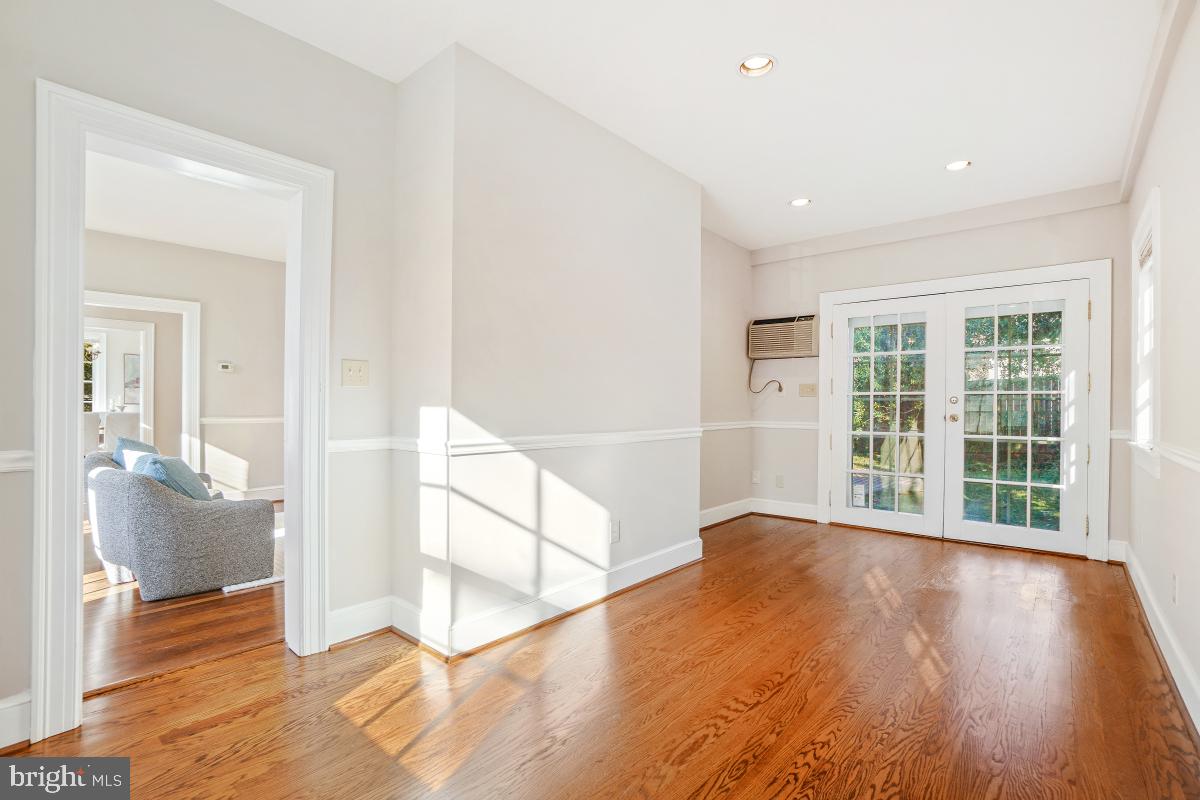 CHEVY CHASE GARDENS - Residential