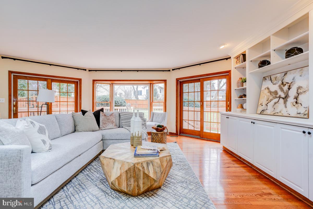 BROYHILL GLEN GARY PARK - Residential