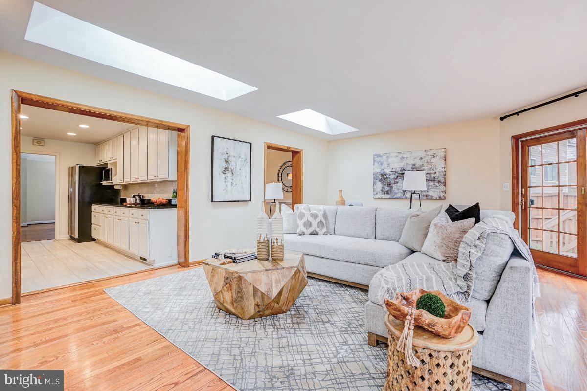 BROYHILL GLEN GARY PARK - Residential