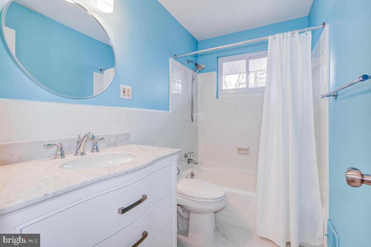 BROYHILL GLEN GARY PARK - Residential