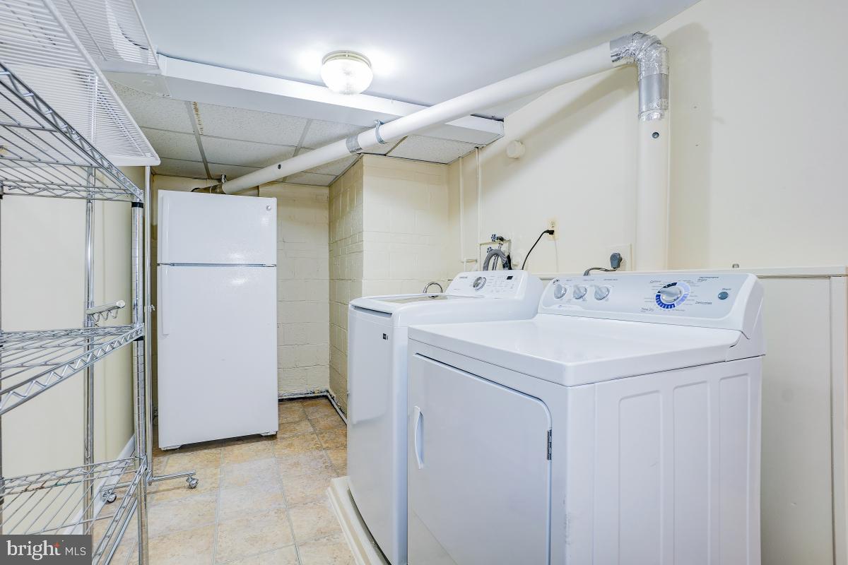 BROYHILL GLEN GARY PARK - Residential