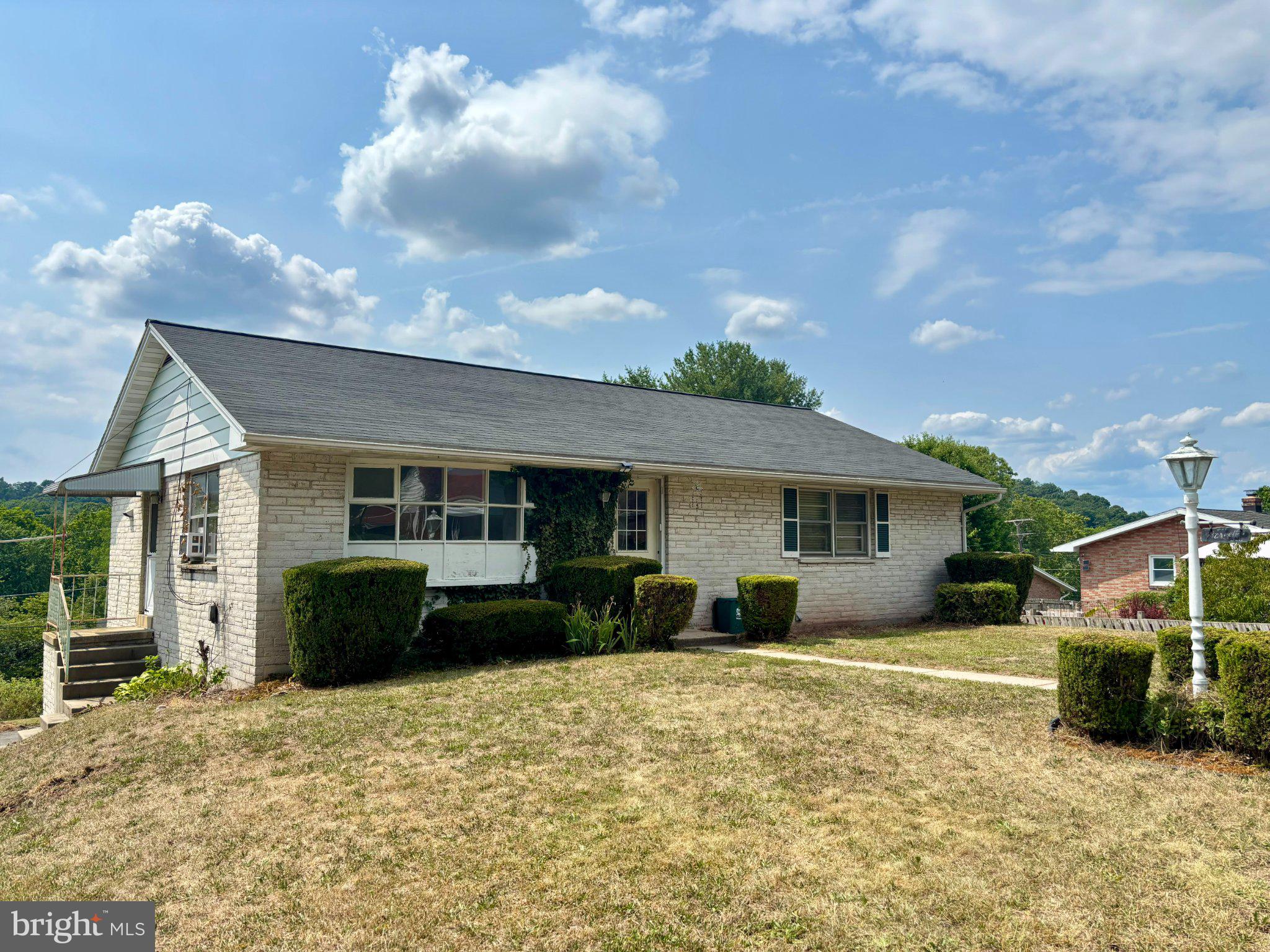 328 ASHLEY DRIVE