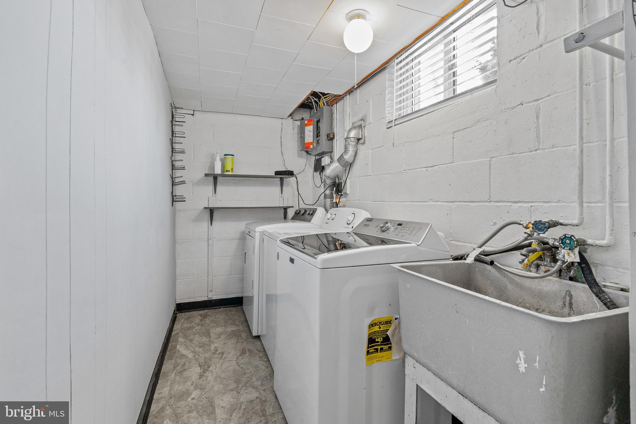 RICHLYN MANOR - Residential