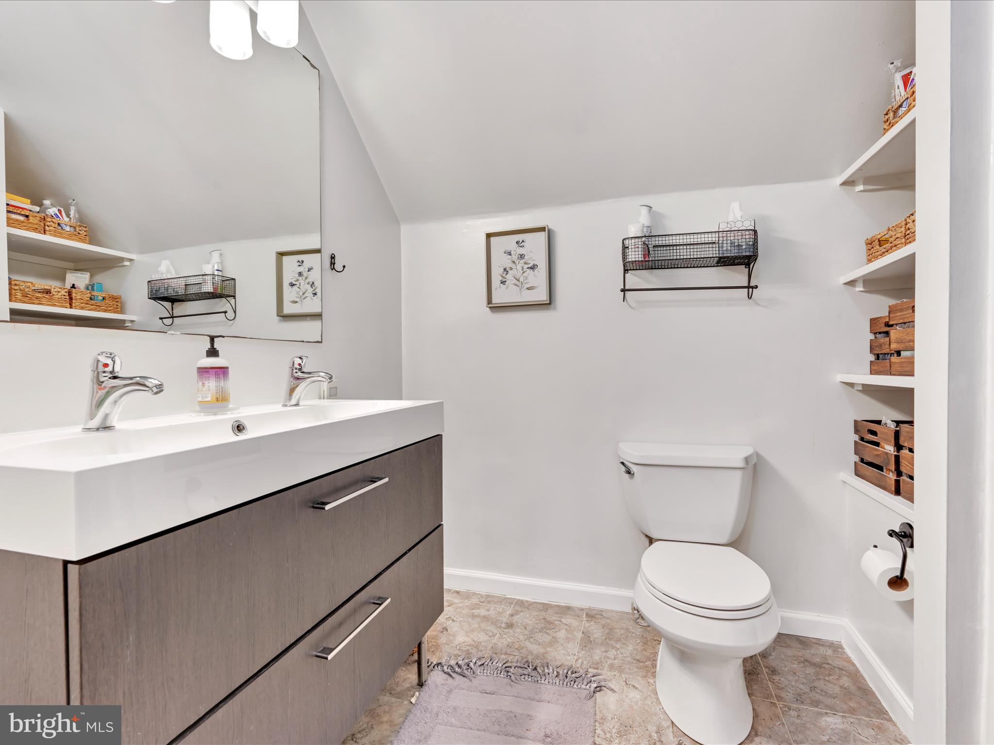 VILLAGE HOLLOW - Residential