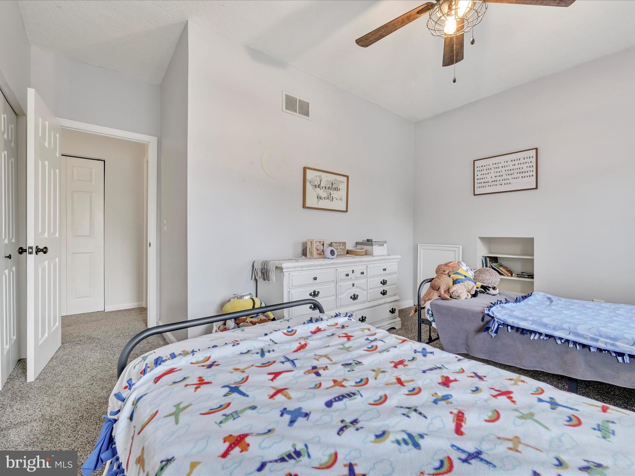 VILLAGE HOLLOW - Residential