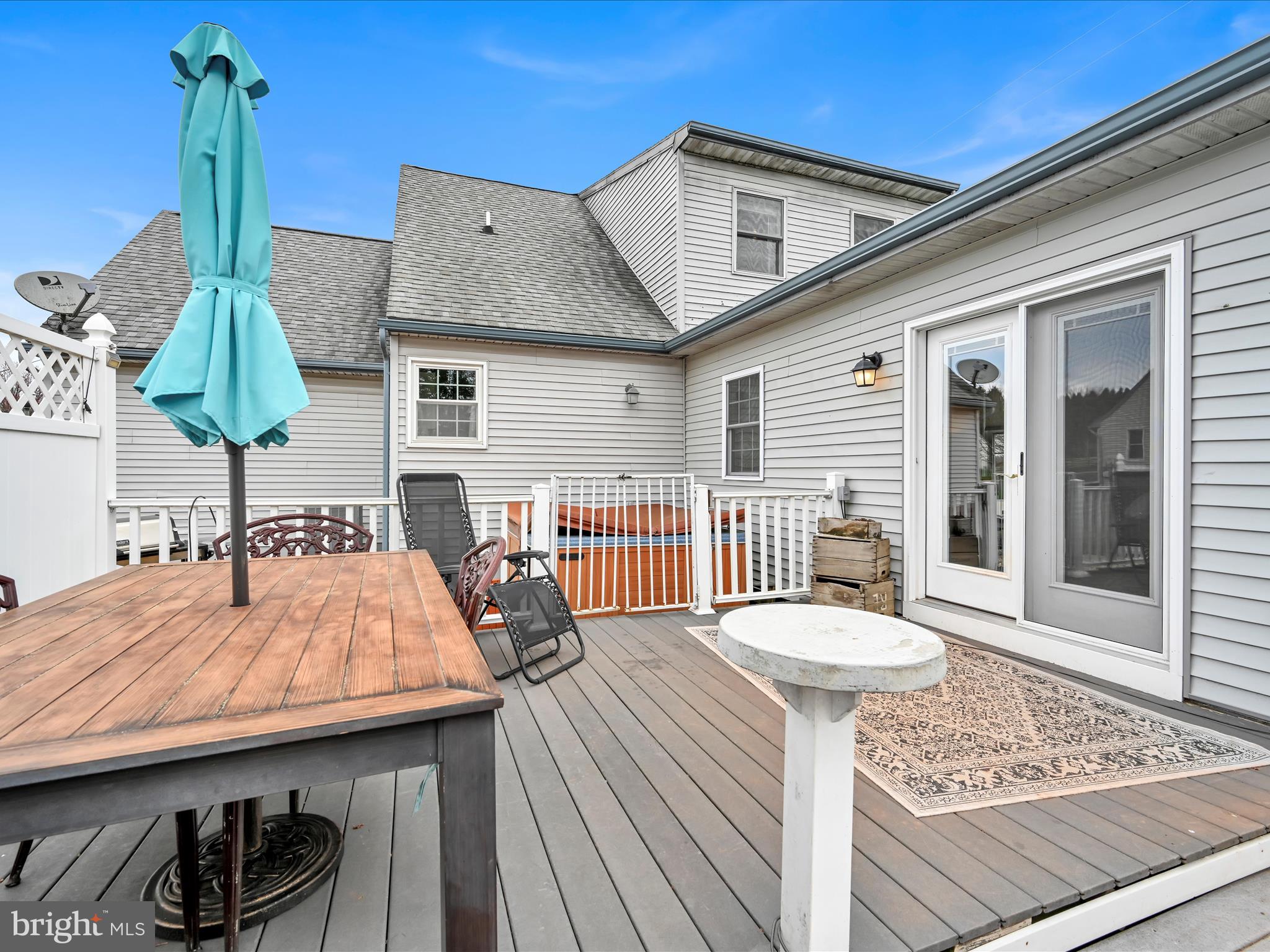 VILLAGE HOLLOW - Residential