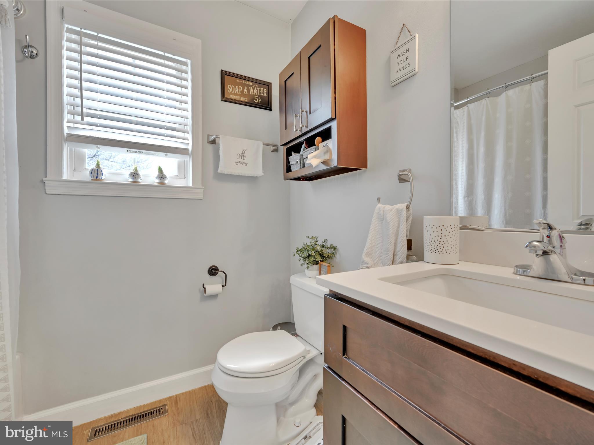 VILLAGE HOLLOW - Residential