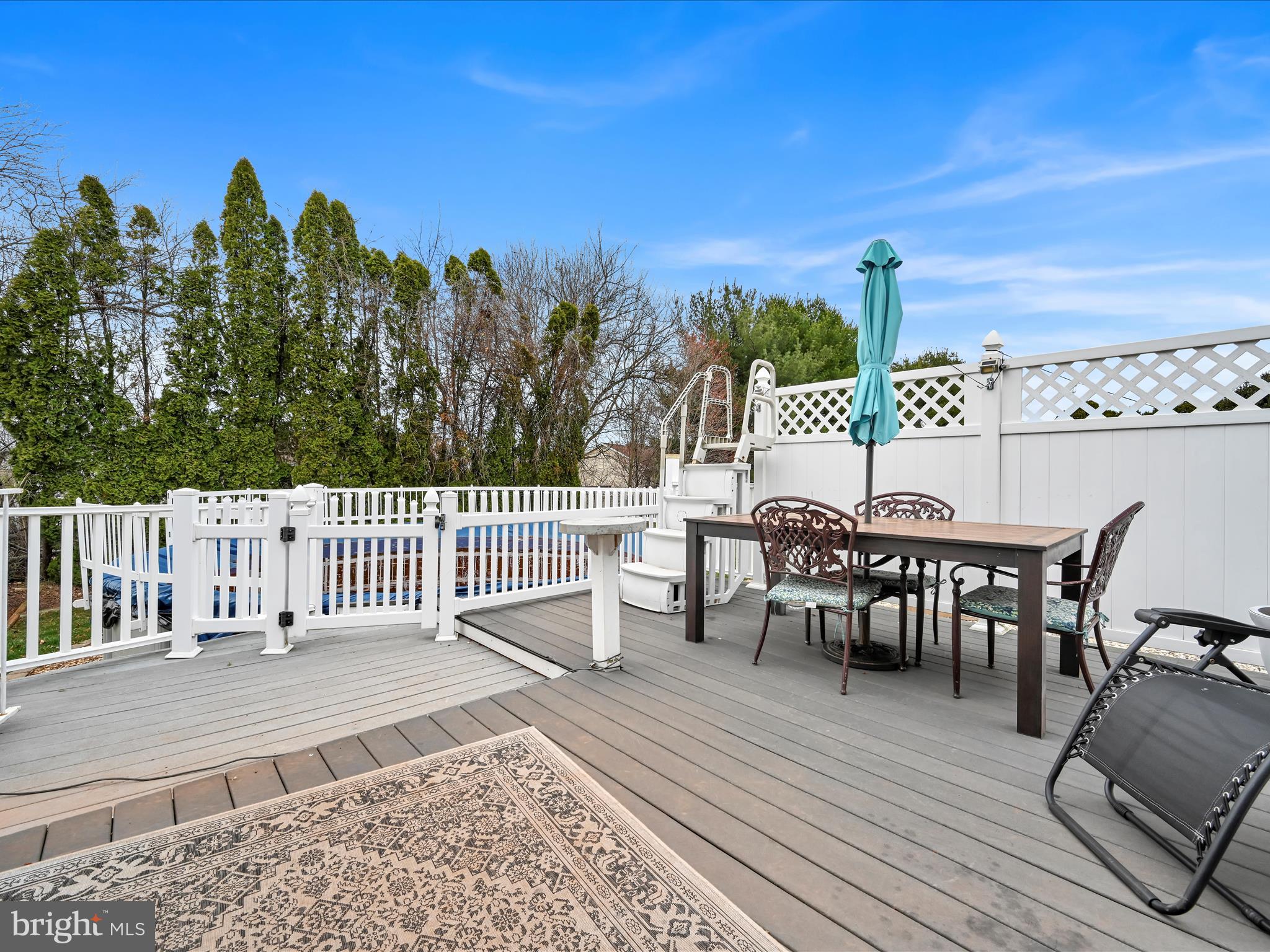 VILLAGE HOLLOW - Residential