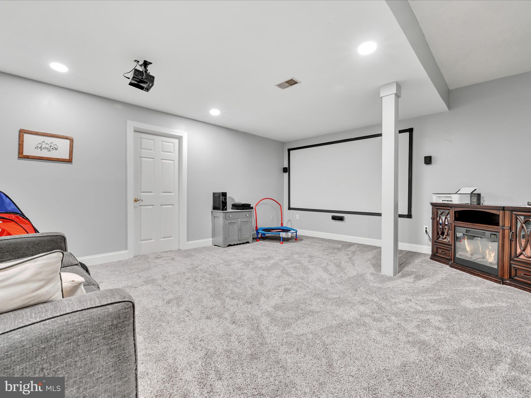 VILLAGE HOLLOW - Residential