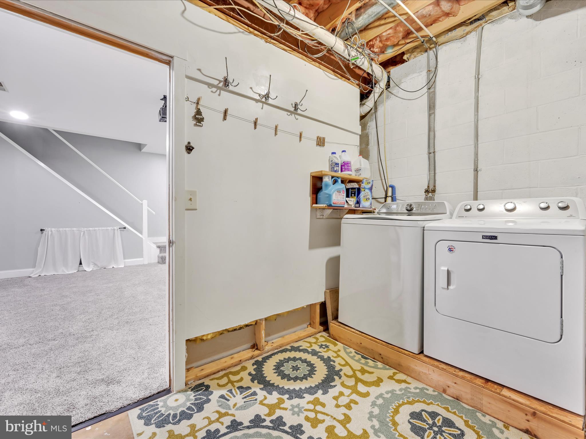 VILLAGE HOLLOW - Residential