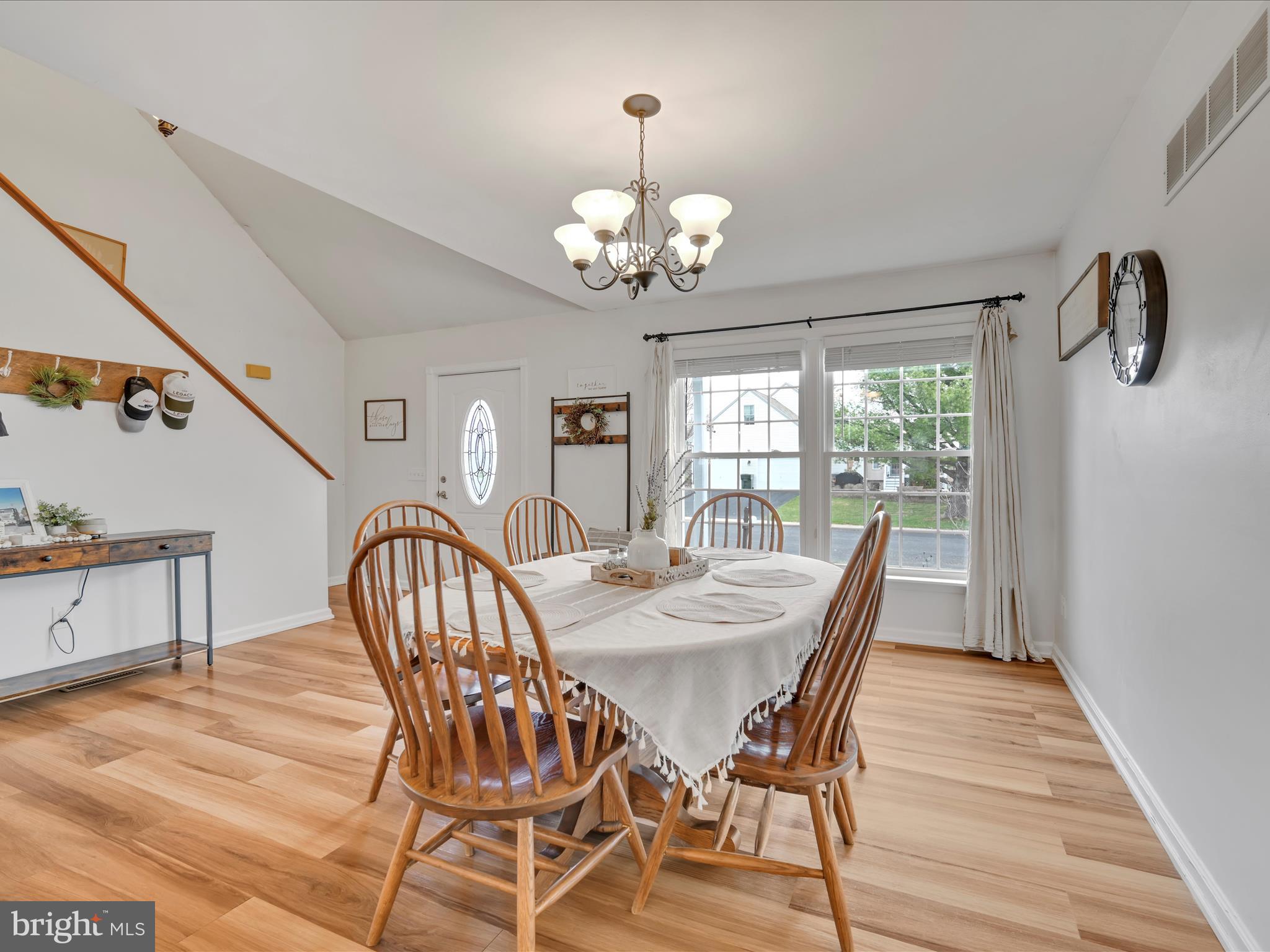 VILLAGE HOLLOW - Residential