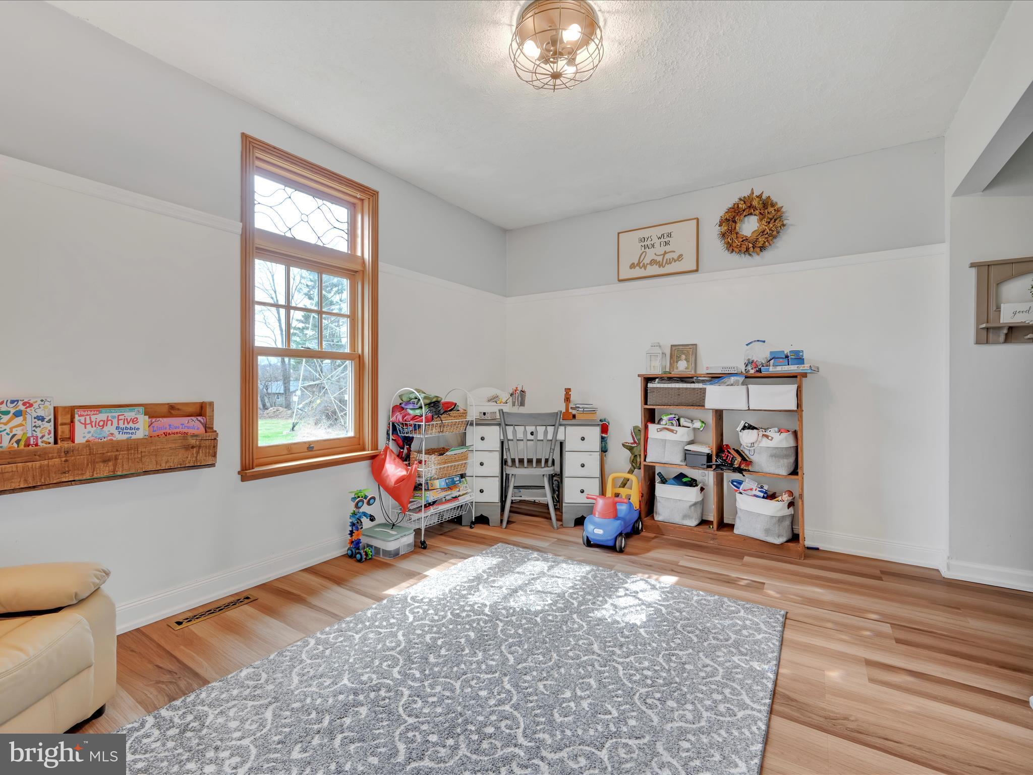 VILLAGE HOLLOW - Residential