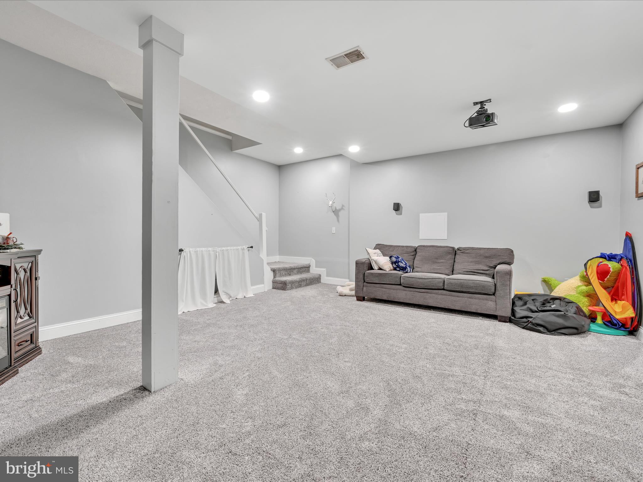 VILLAGE HOLLOW - Residential