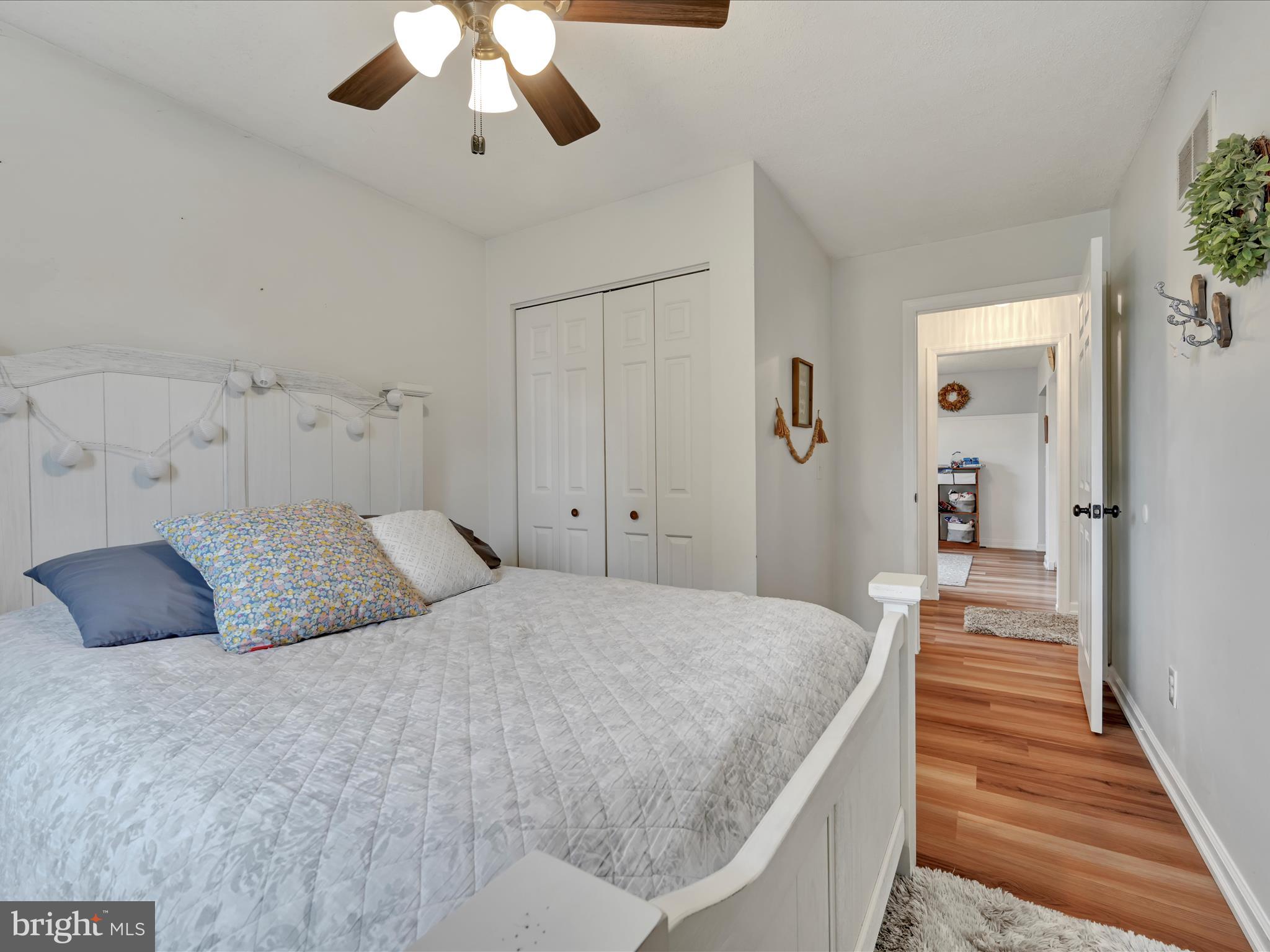 VILLAGE HOLLOW - Residential