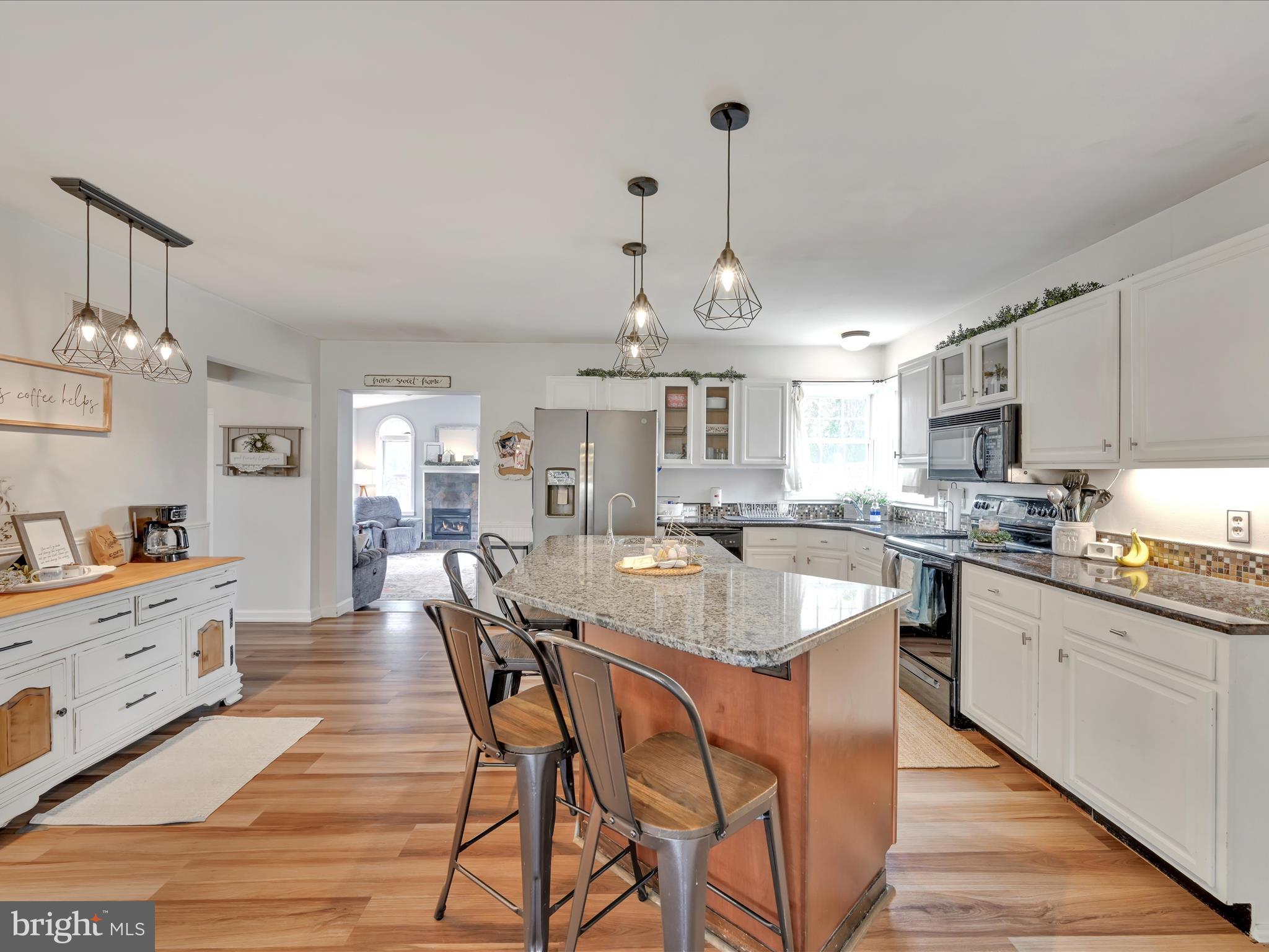 VILLAGE HOLLOW - Residential