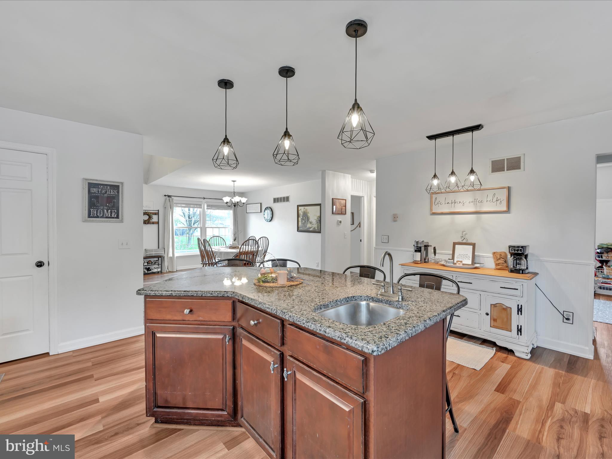 VILLAGE HOLLOW - Residential