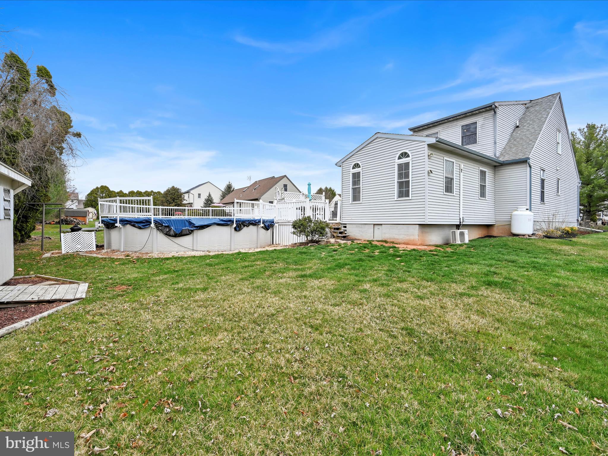 VILLAGE HOLLOW - Residential