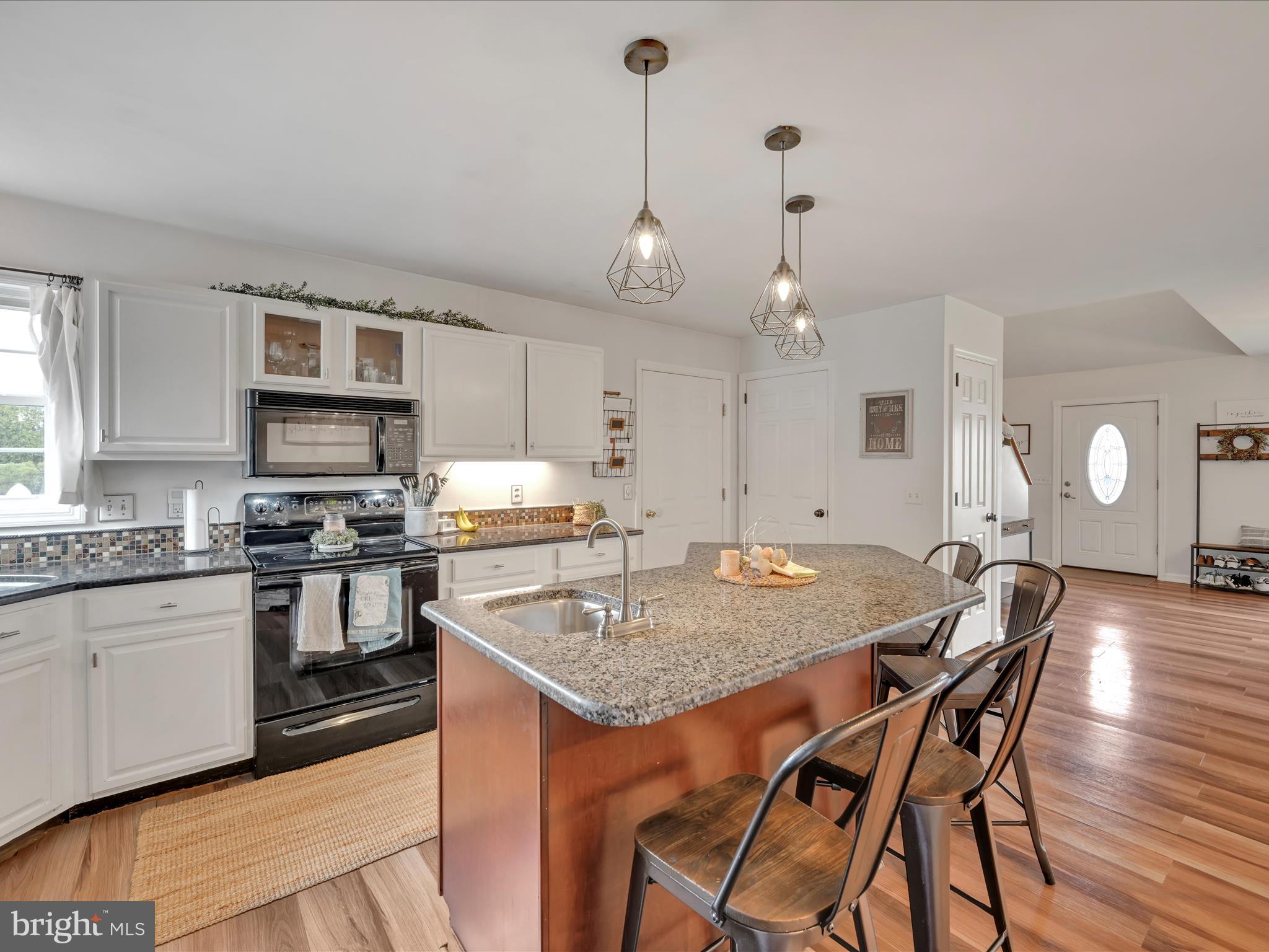 VILLAGE HOLLOW - Residential