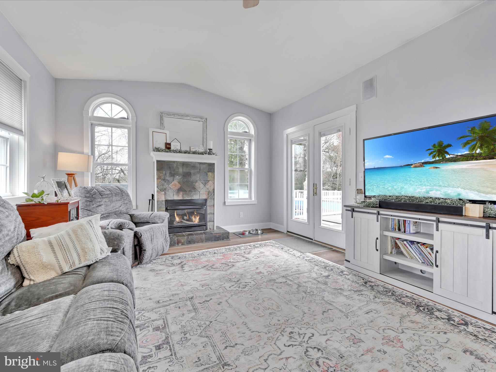 VILLAGE HOLLOW - Residential