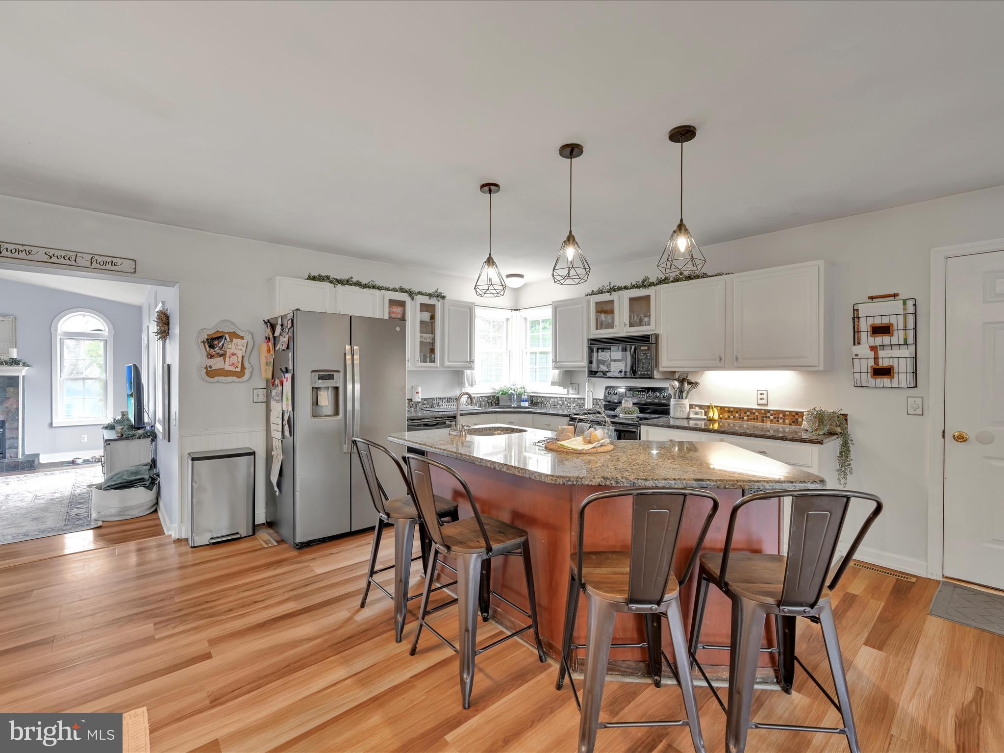 VILLAGE HOLLOW - Residential