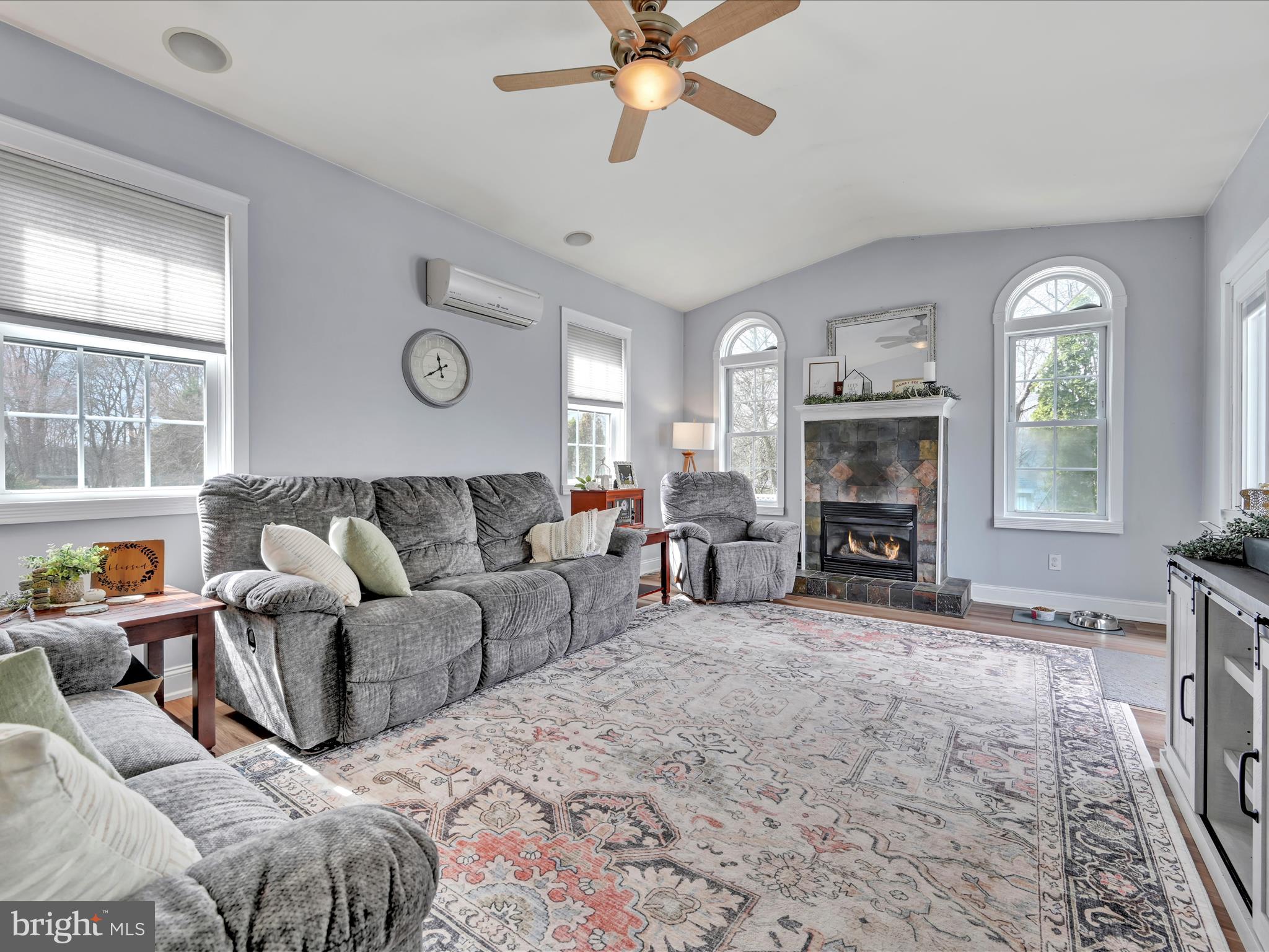 VILLAGE HOLLOW - Residential