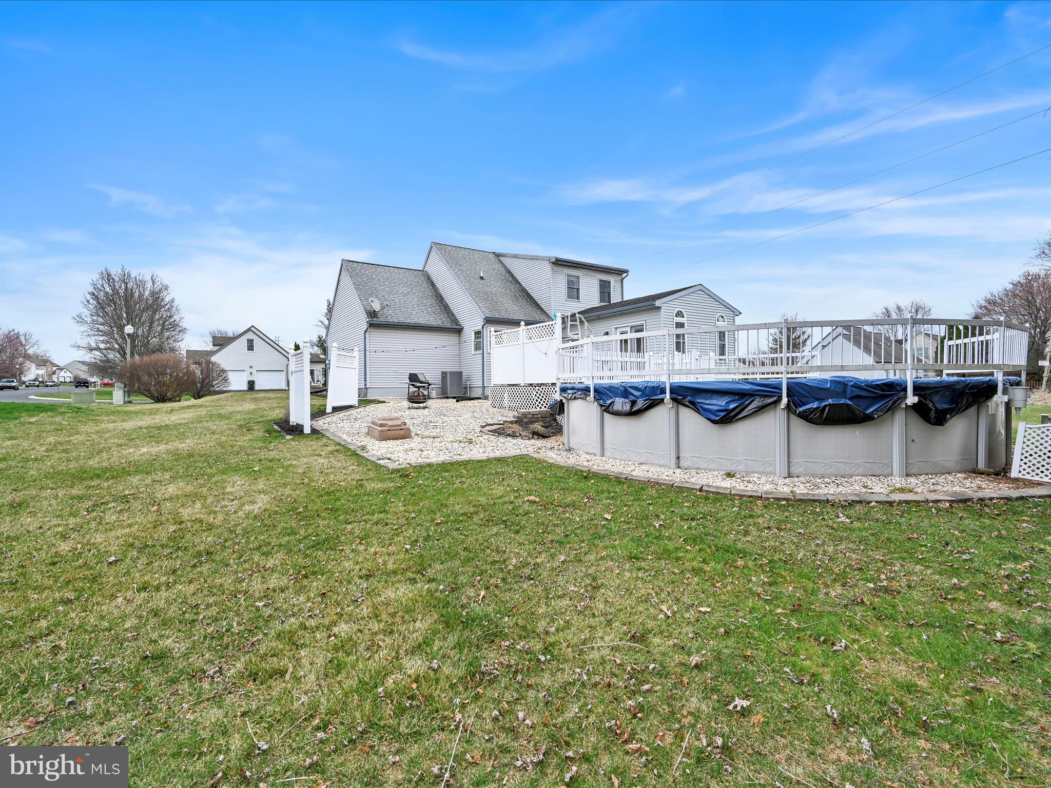 VILLAGE HOLLOW - Residential