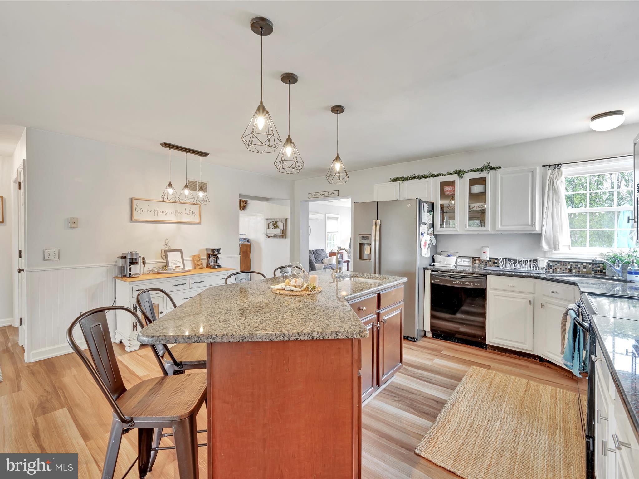 VILLAGE HOLLOW - Residential