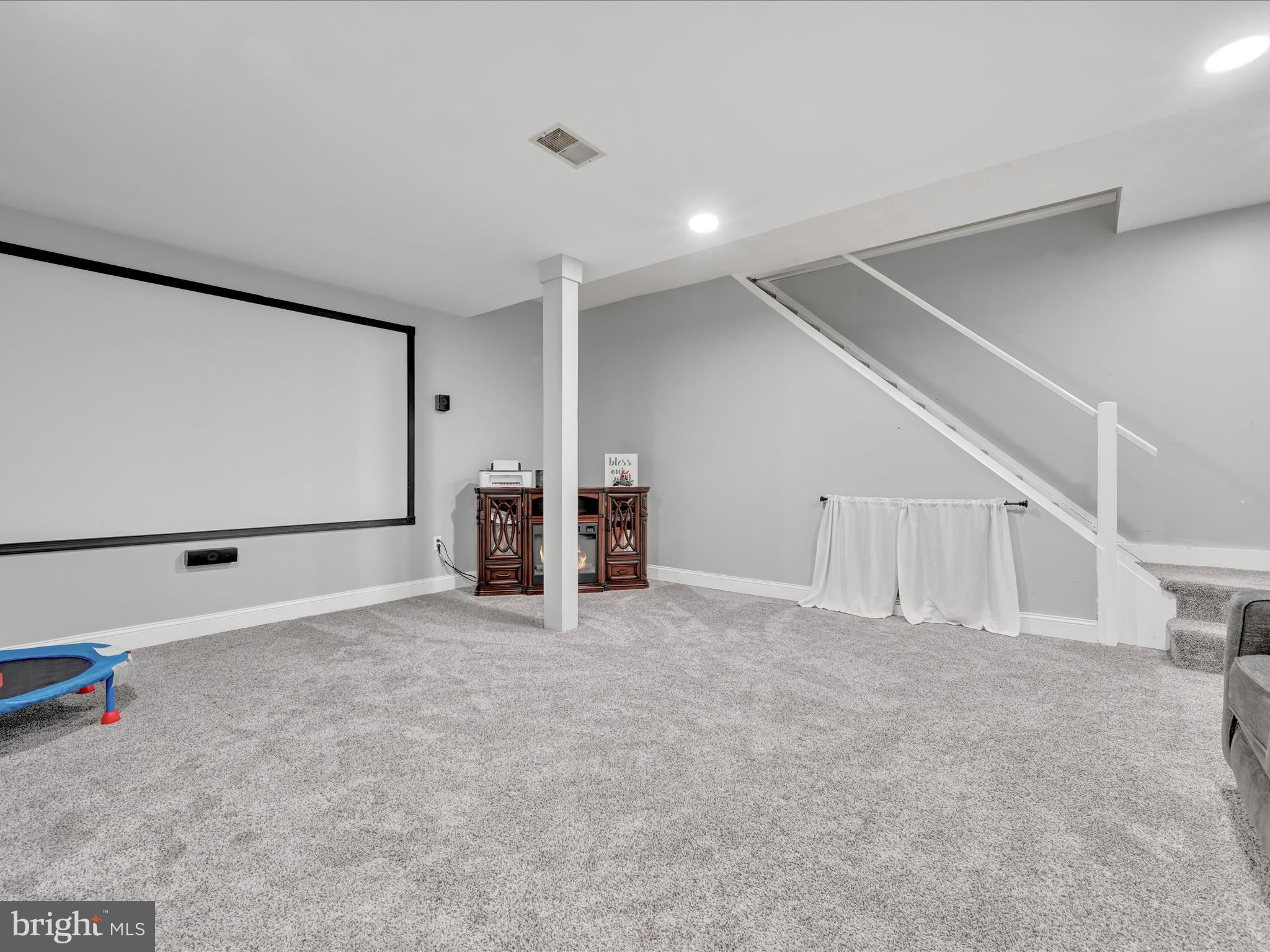 VILLAGE HOLLOW - Residential