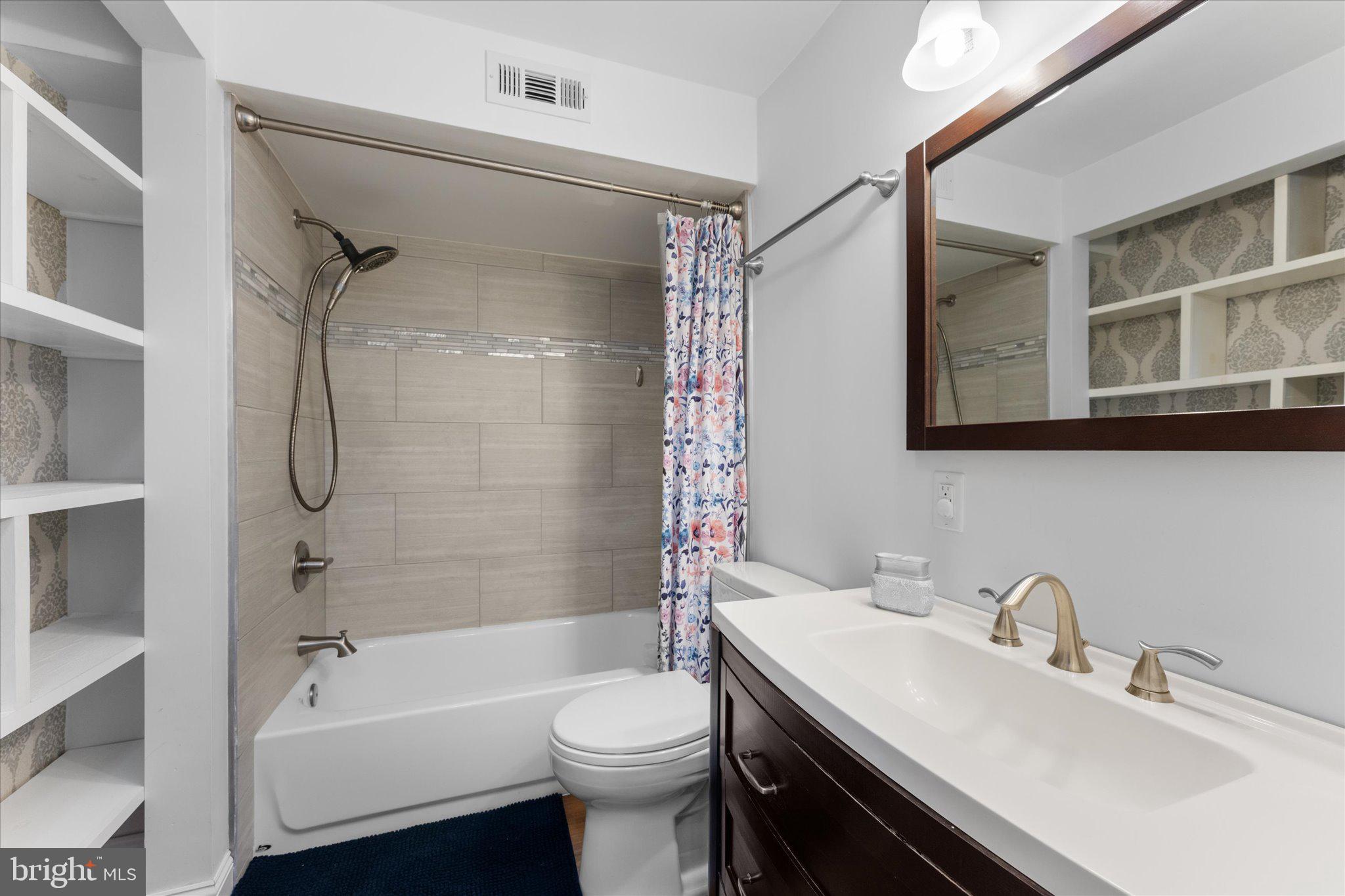 POTOMAC CROSSING - Residential