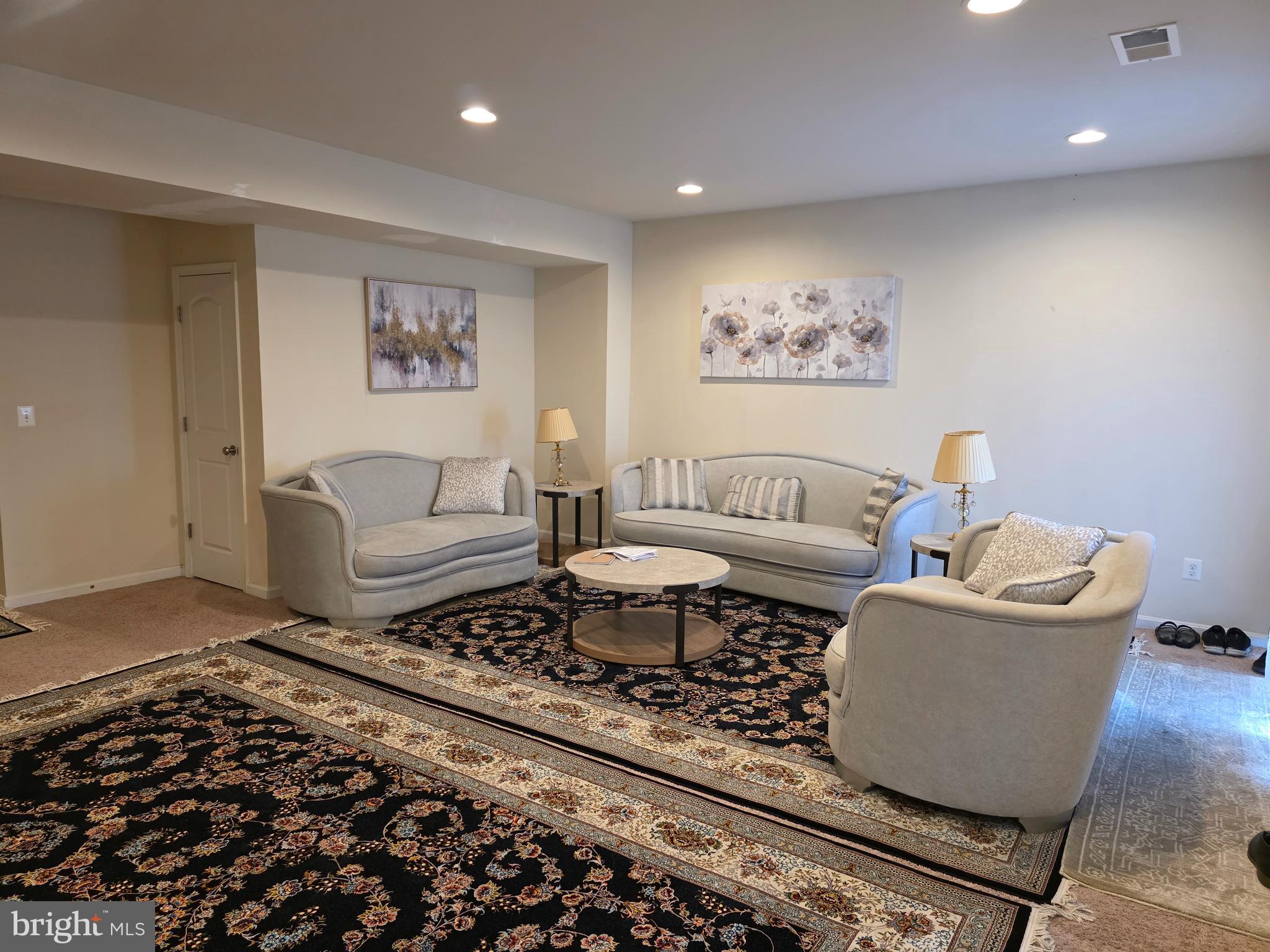 LYNDAM HILL - Residential Lease