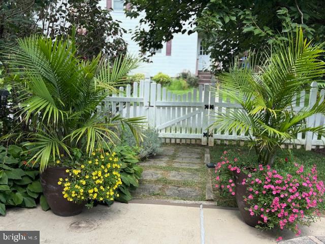 10800 ROBIN LYNN DRIVE