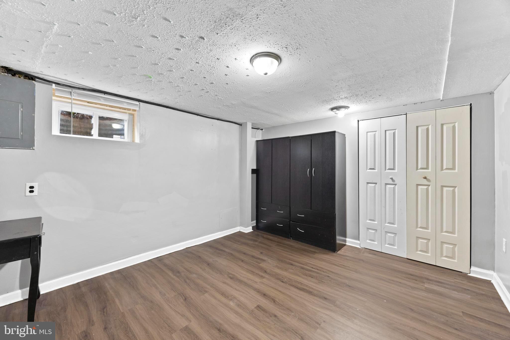 FOREST MANOR - Residential