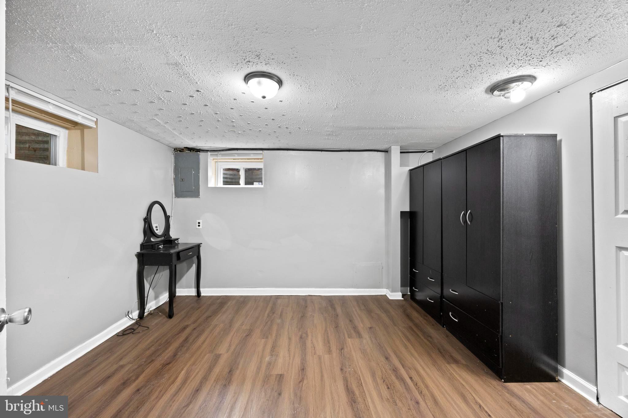 FOREST MANOR - Residential