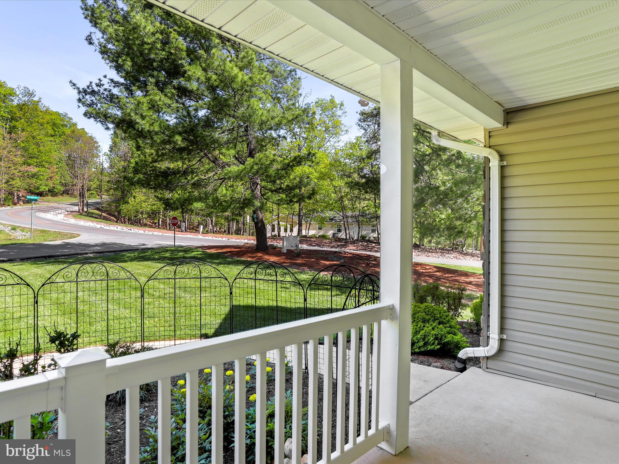 11 SPEARPOINT LANE