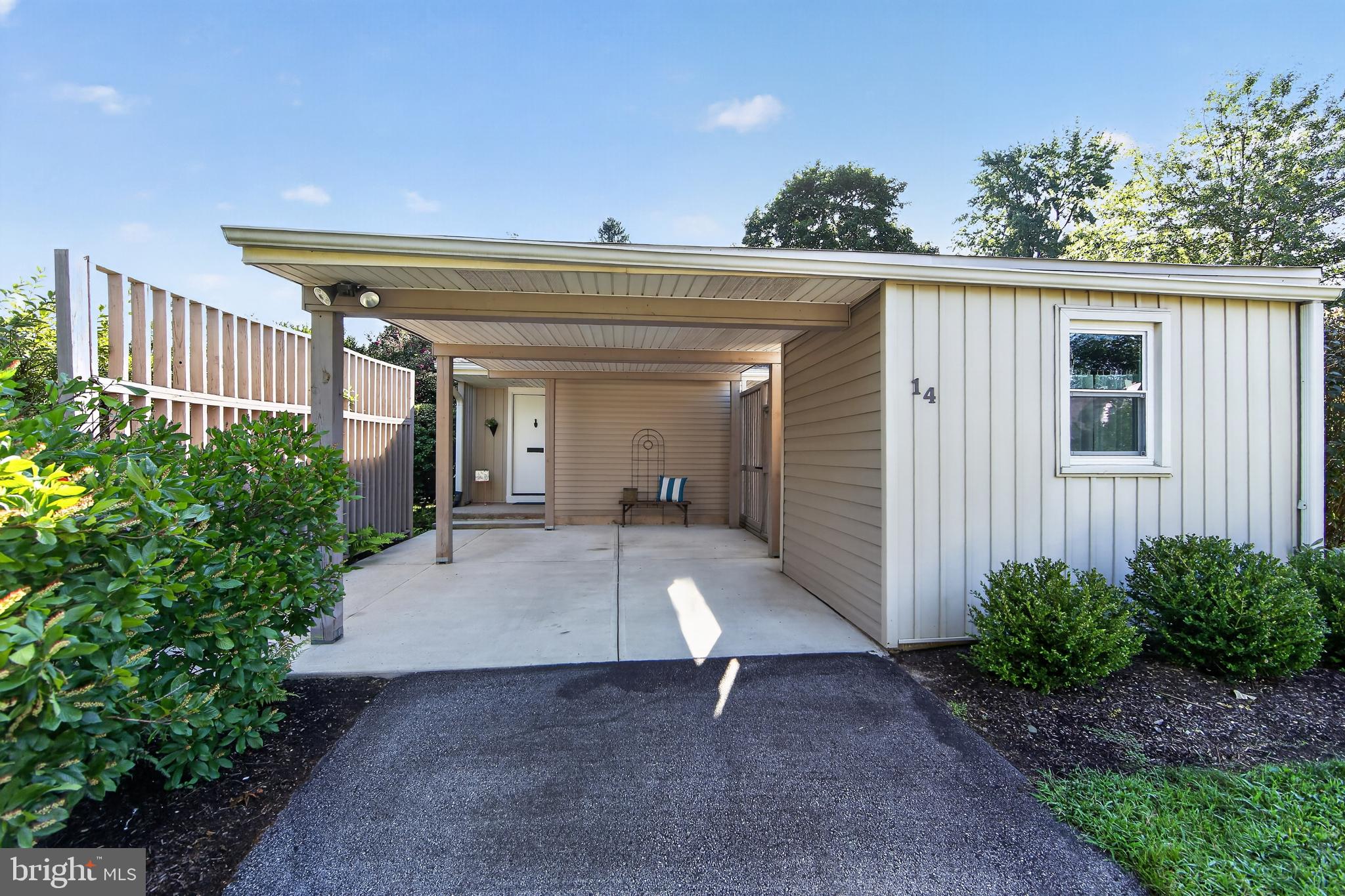 14 W GOLF CLUB LANE