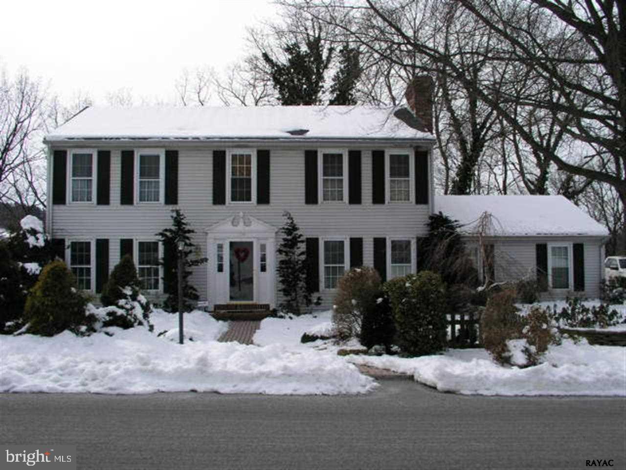 Exquisite home-your own private paradise-hardwood floors thru out-Kit w/center island,ceramic tile floor,atrium doors,french doors to family room with built-ins and stone fireplace-DR w/french doors-master suite with fireplace,hdwd floor,walk-in closet,bath with soaking tub,separate shower-theatre room-brick paver patio, deck, fire pit,pizza oven,hot tub,fishpond