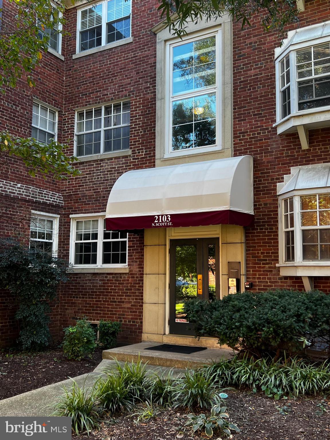 PALISADE GARDENS - Residential Lease