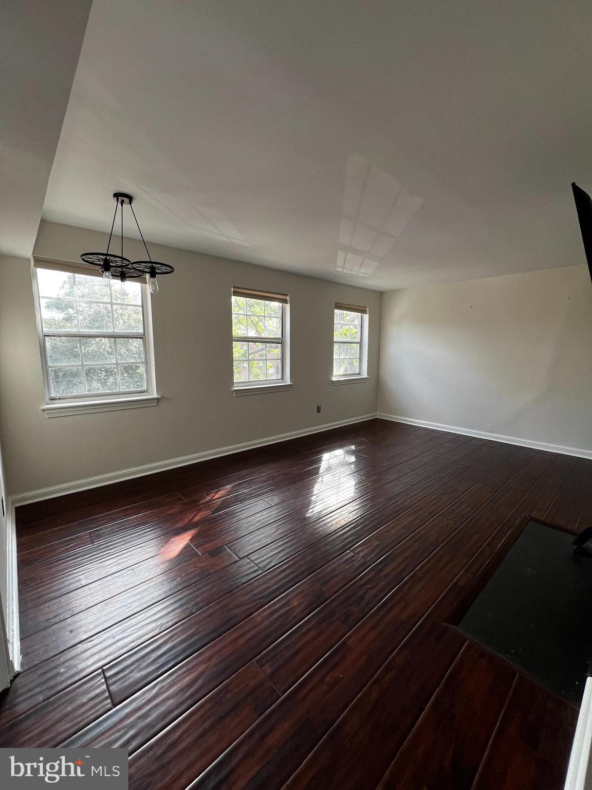 PALISADE GARDENS - Residential Lease