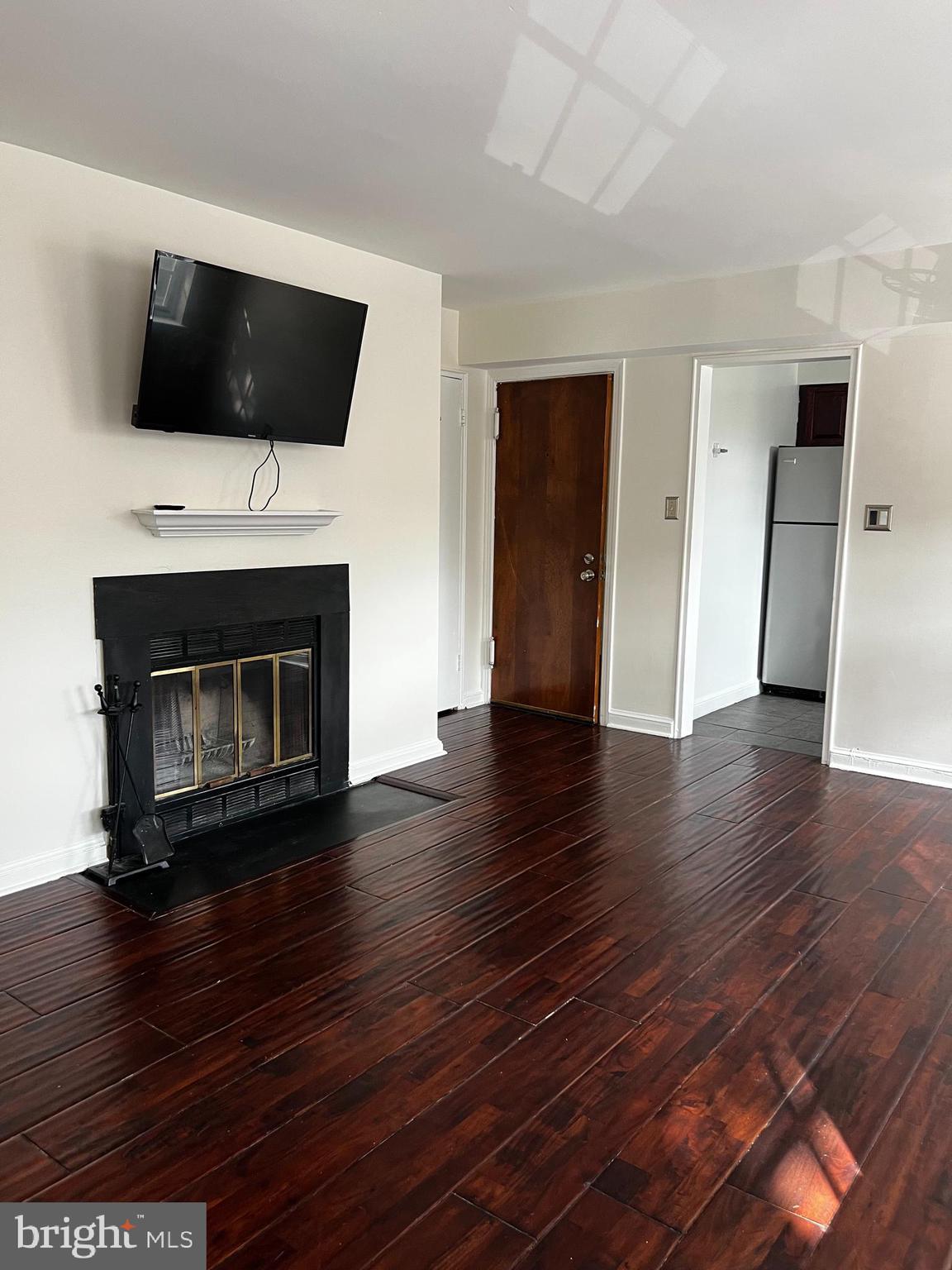 PALISADE GARDENS - Residential Lease