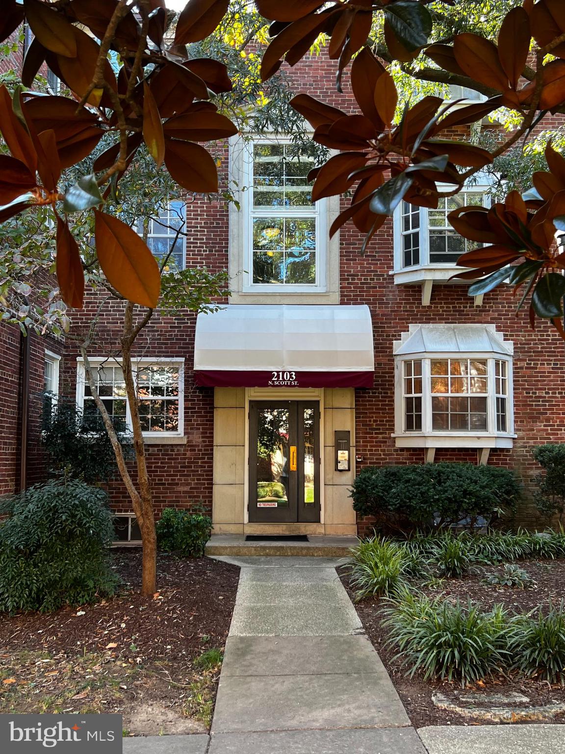 PALISADE GARDENS - Residential Lease