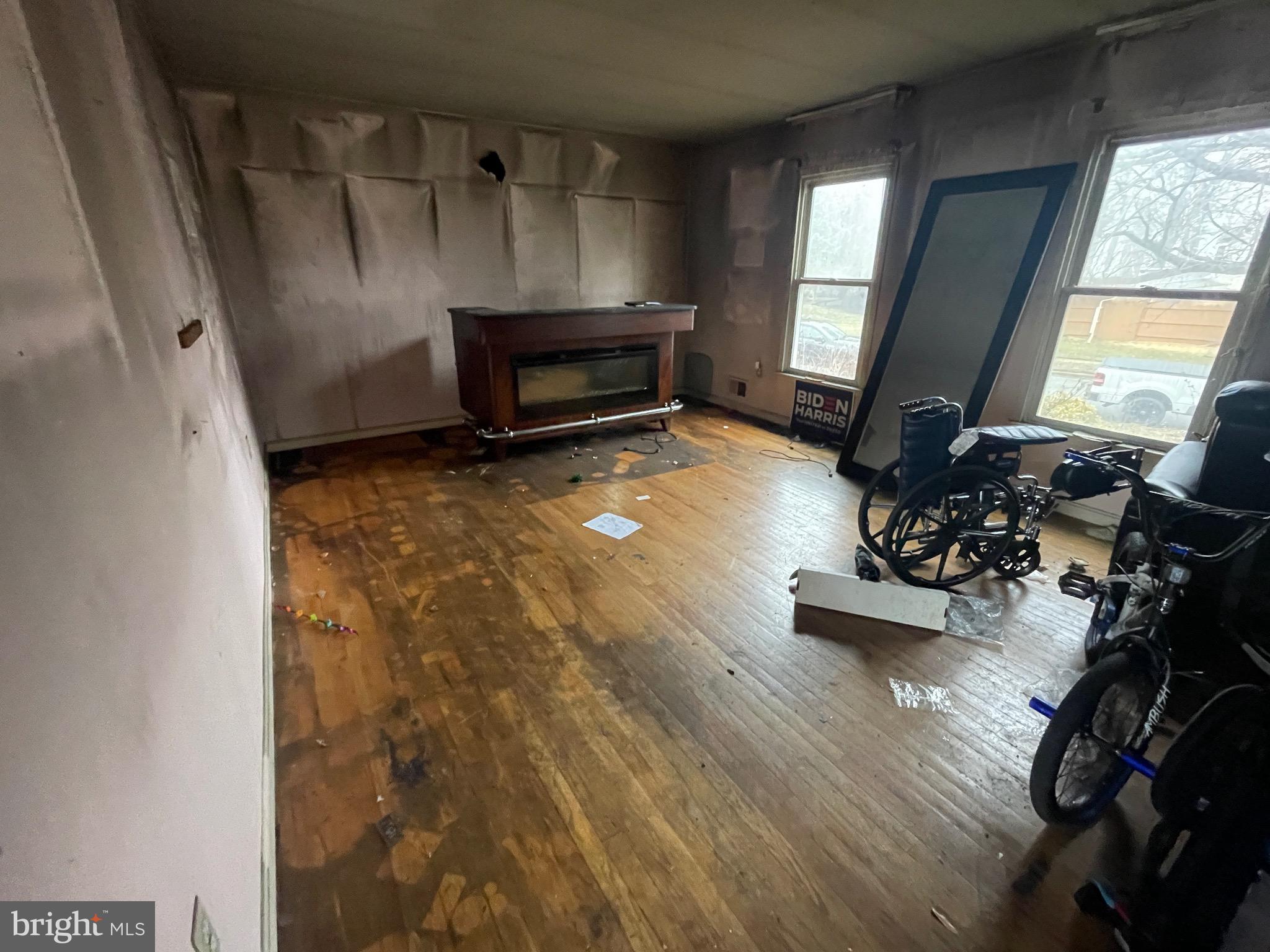 WESTCHESTER MANOR - Residential