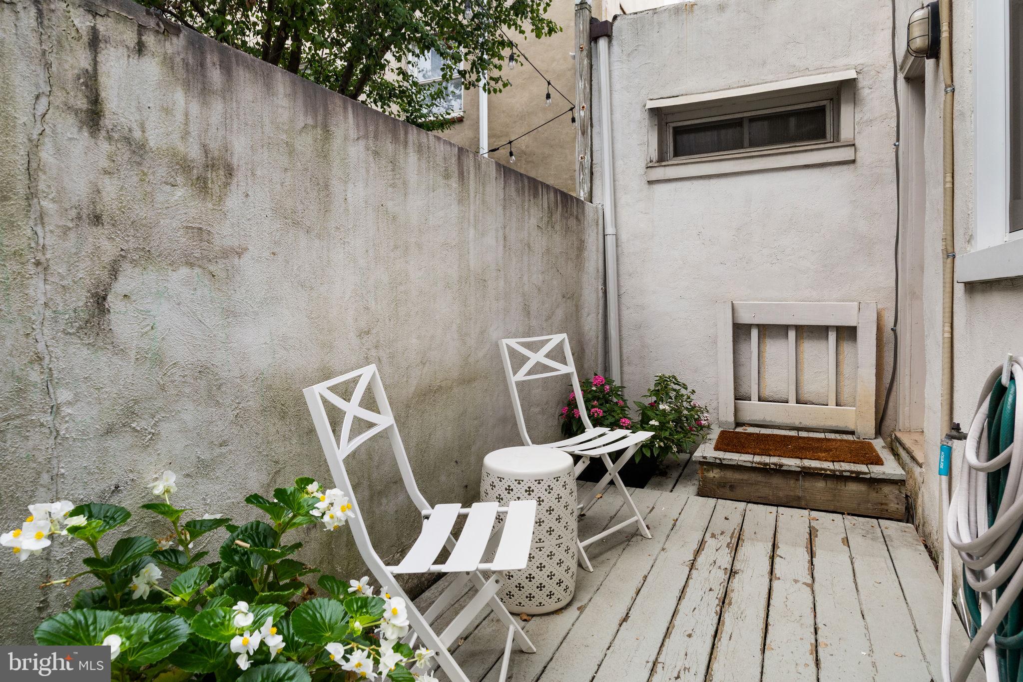 QUEEN VILLAGE - Residential Income