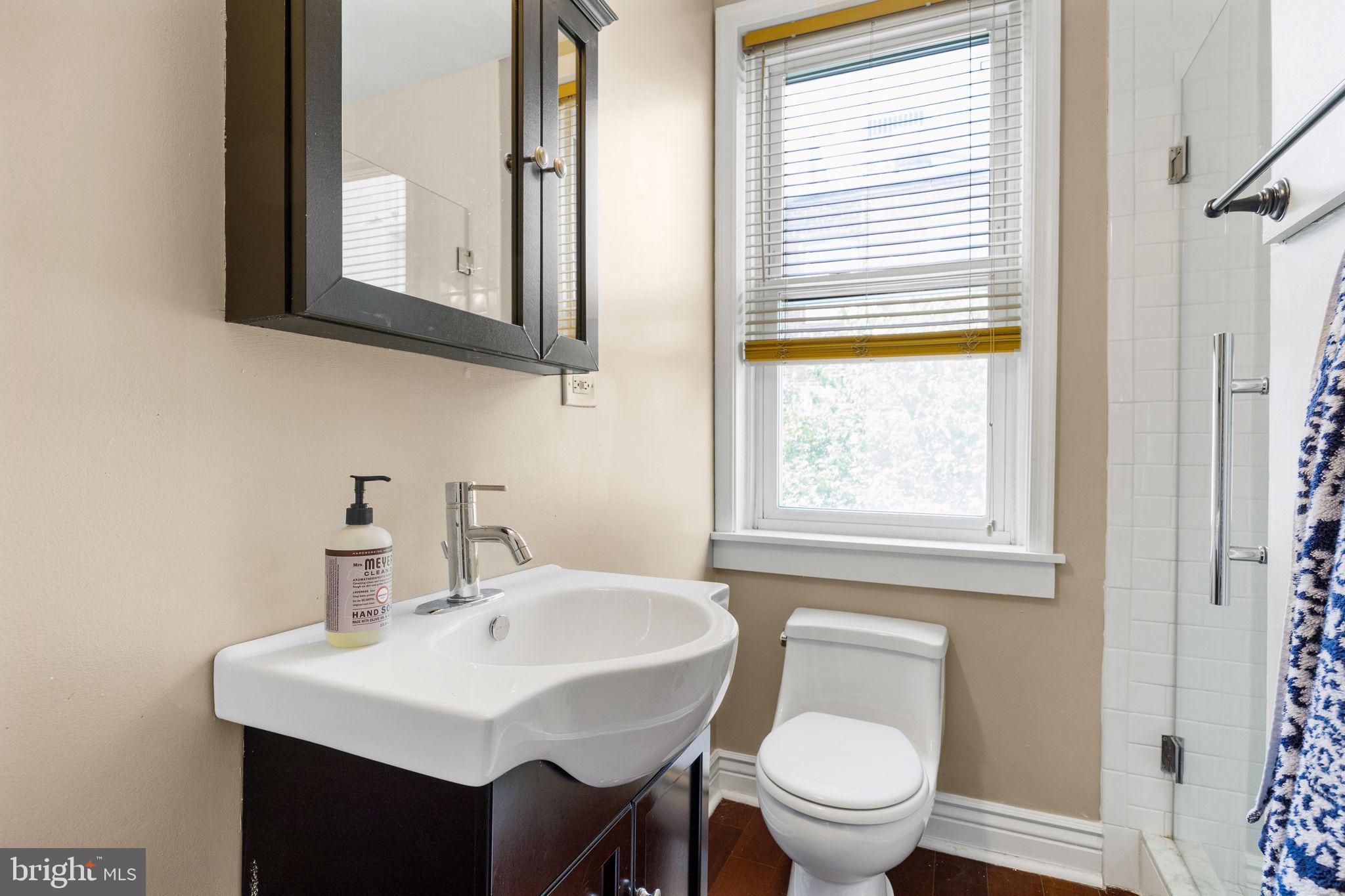 QUEEN VILLAGE - Residential Income