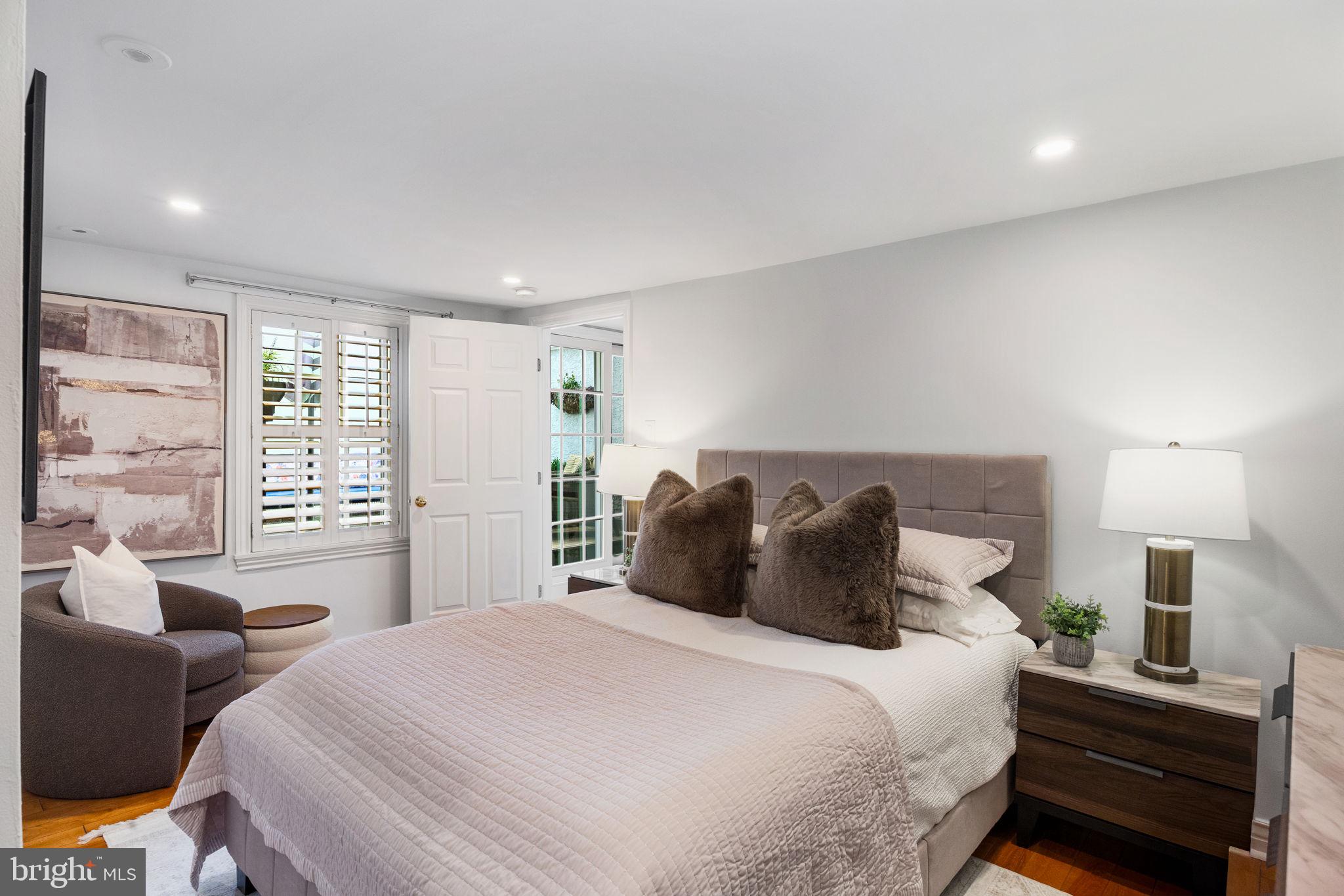 QUEEN VILLAGE - Residential Income